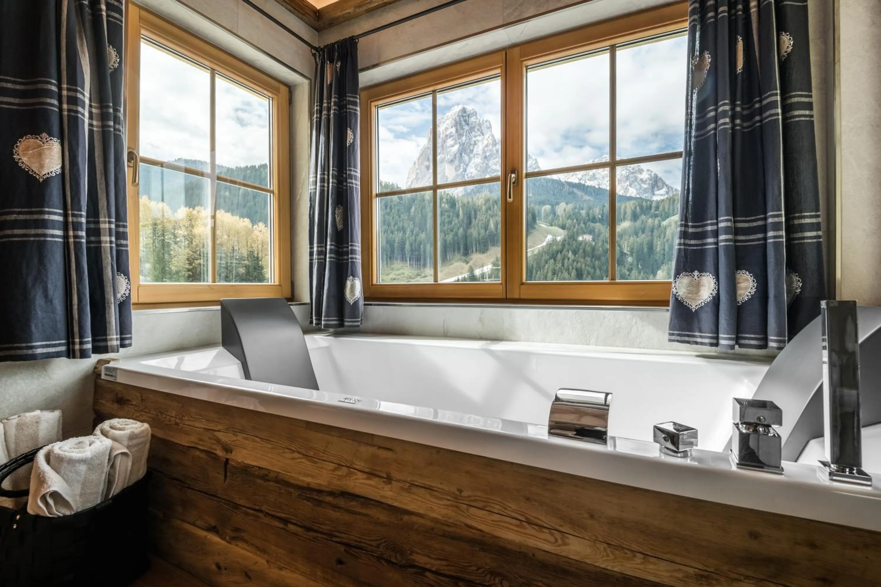 Hot Tub in Alpenhotel Plaza