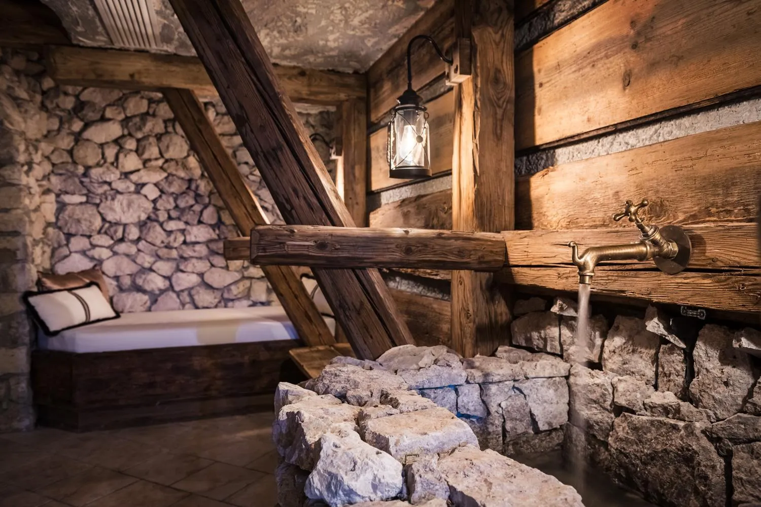 Swimming pool in Alpenhotel Plaza