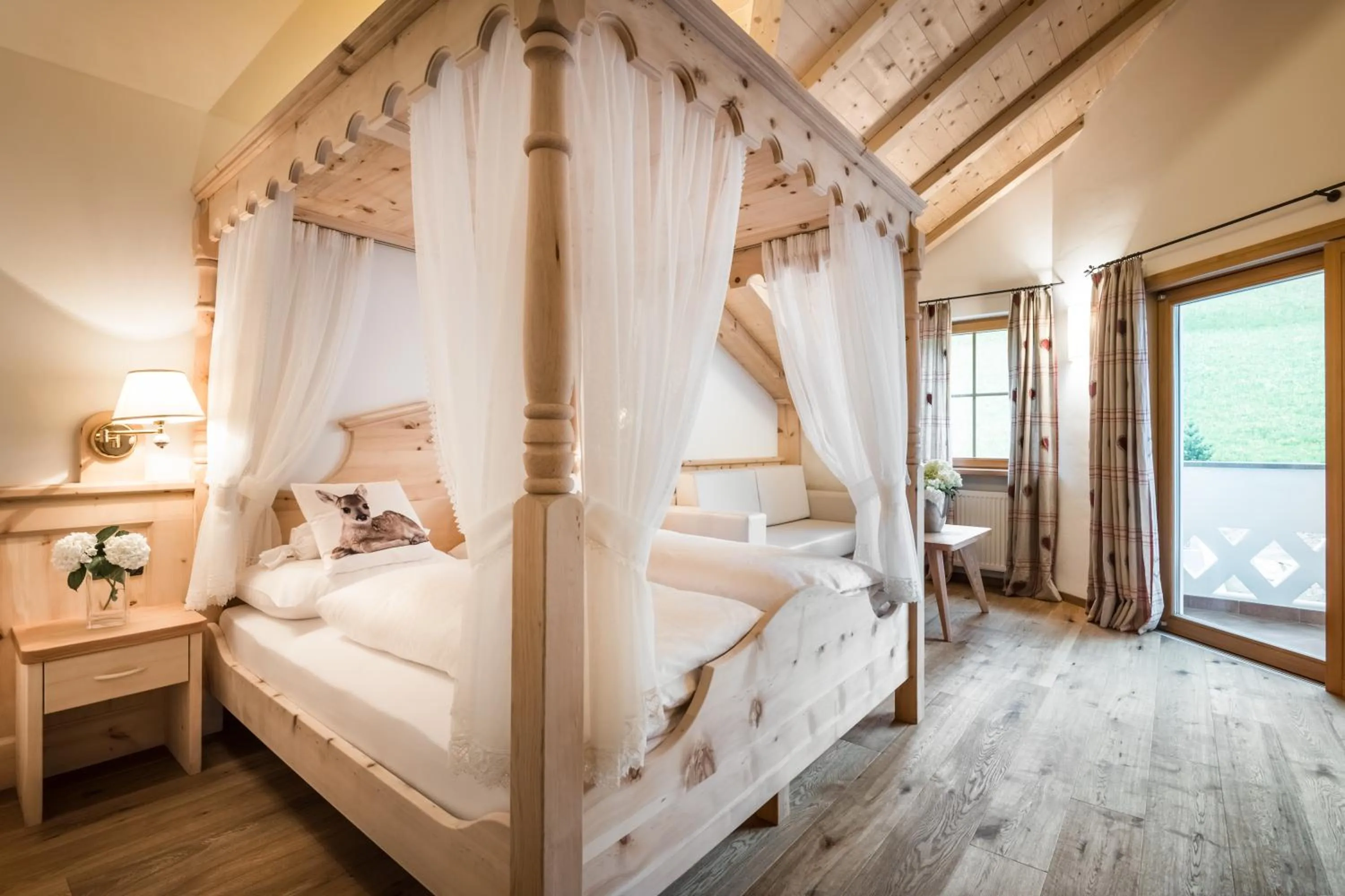 Bed in Alpenhotel Plaza