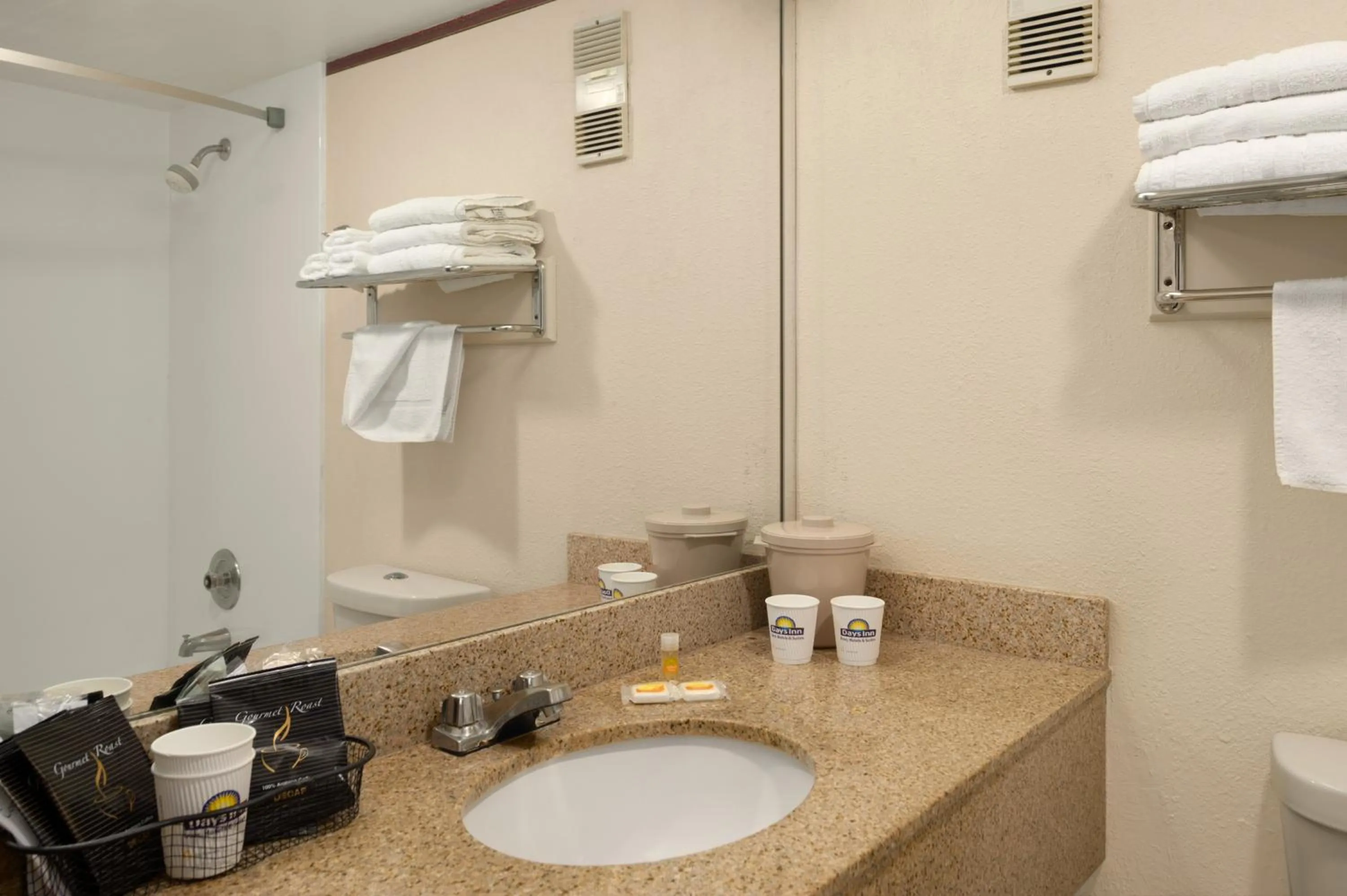 Bathroom in enVision Hotel Miami International Airport