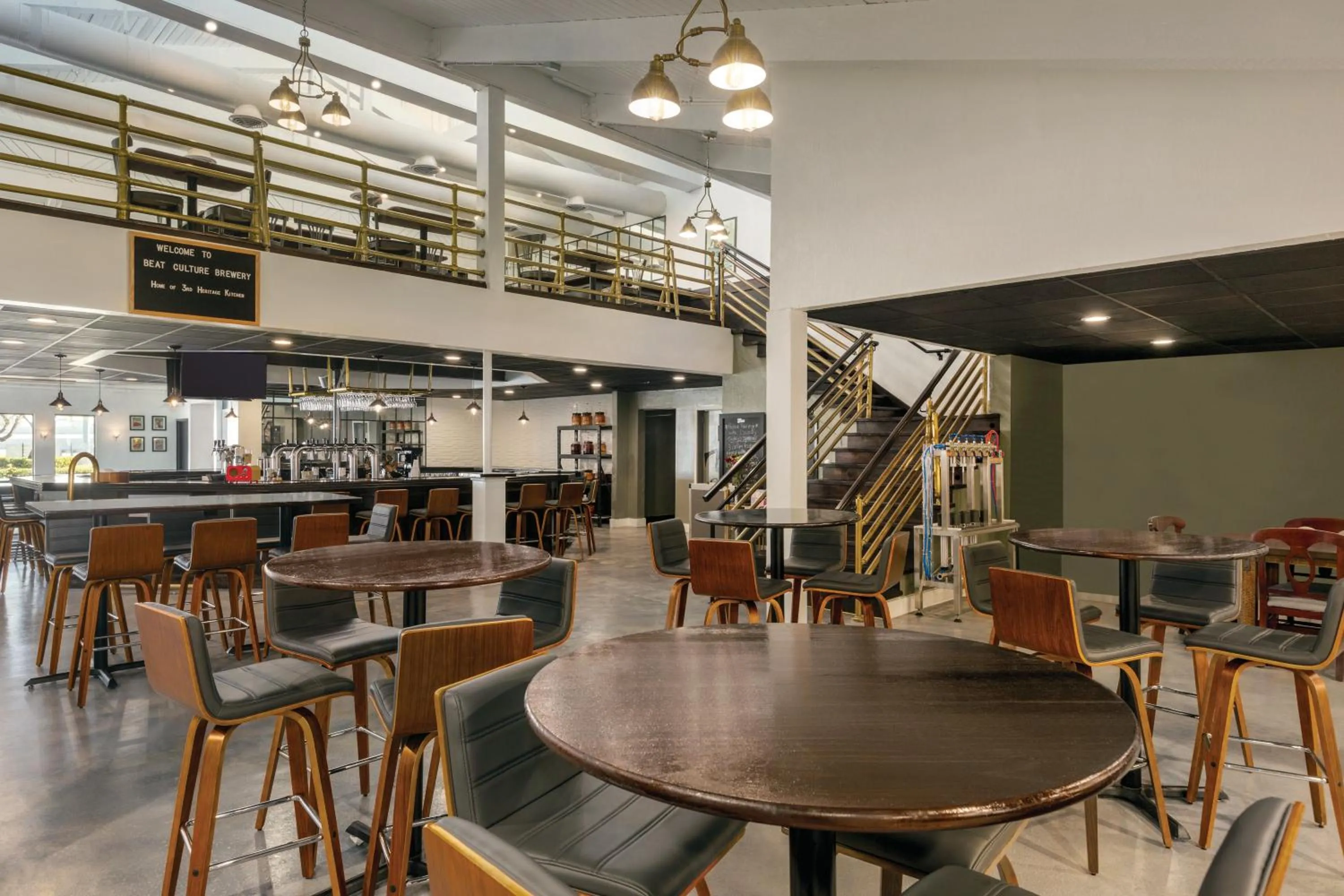 Restaurant/places to eat in enVision Hotel Miami International Airport