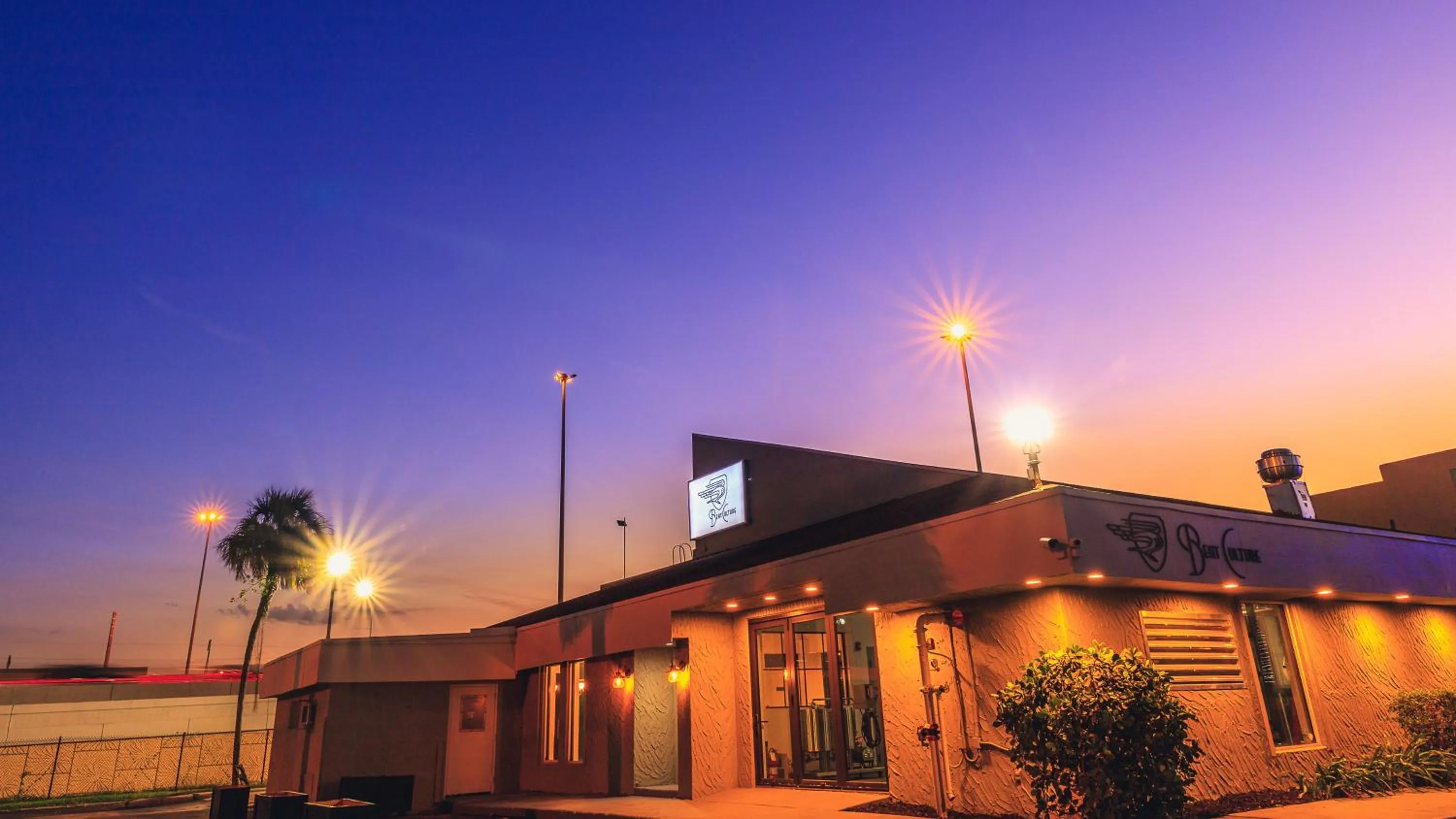 Restaurant/places to eat in enVision Hotel Miami International Airport