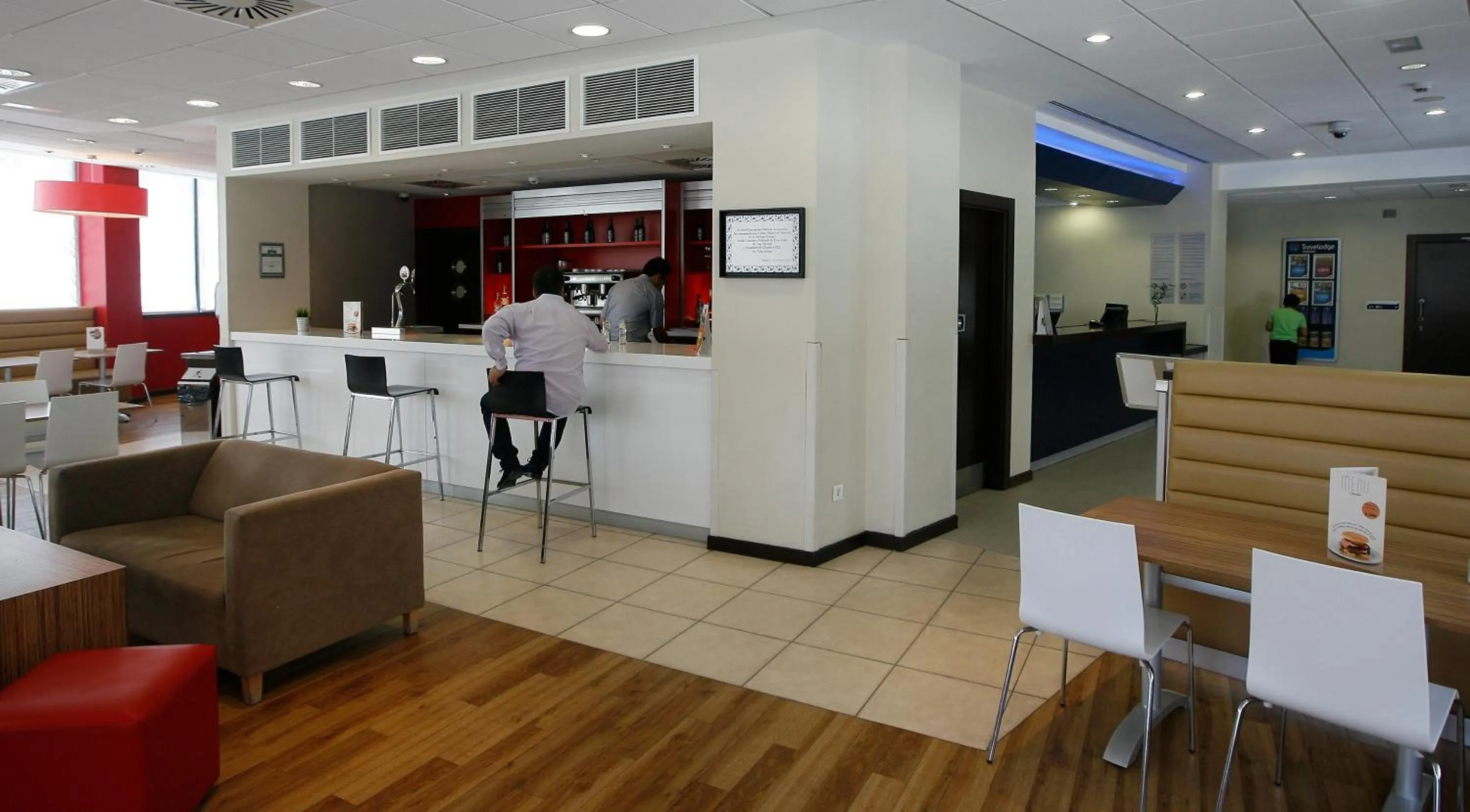 Restaurant/places to eat in Travelodge Valencia Aeropuerto