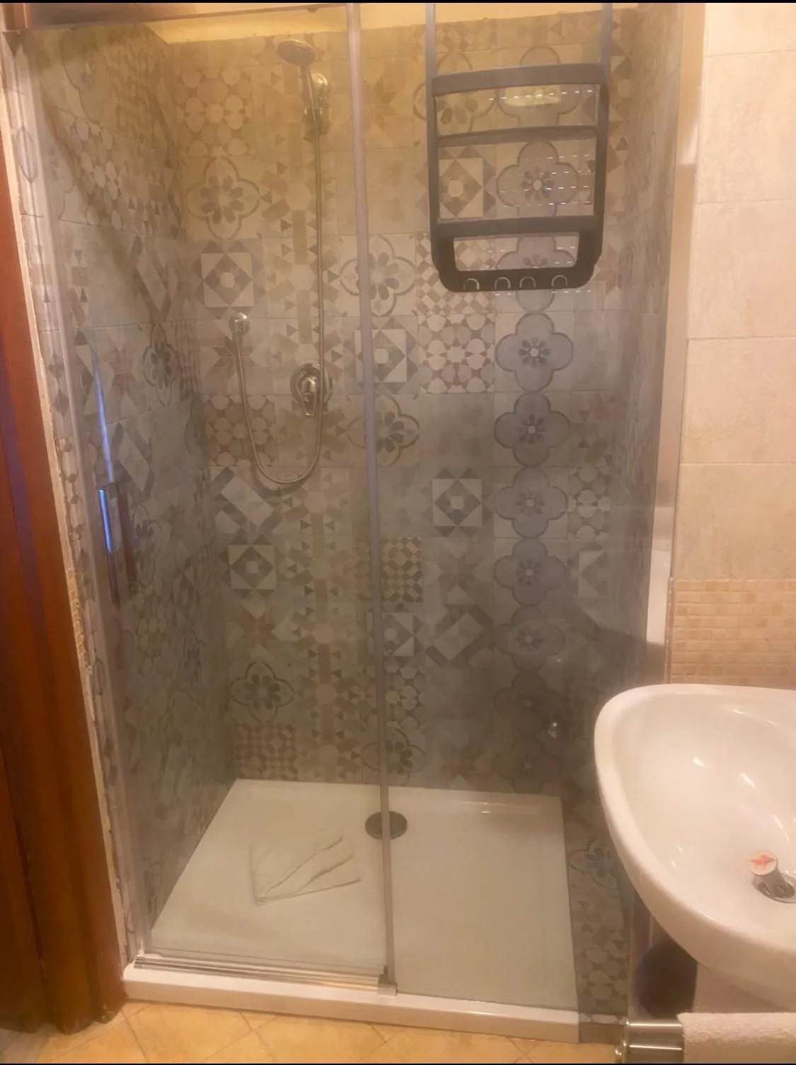 Shower in Domum Vaticani