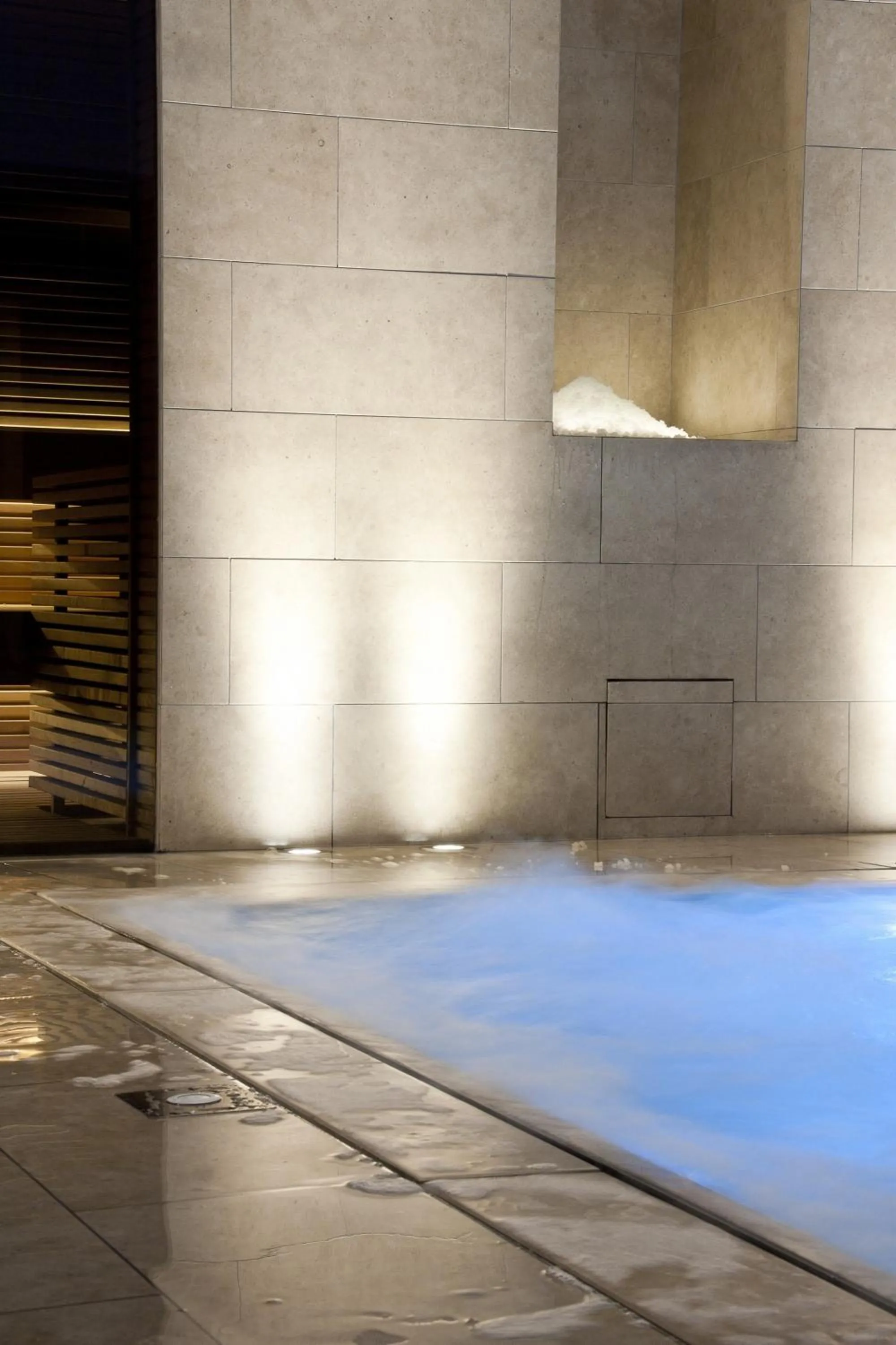 Swimming pool in Hotel Queen Mary