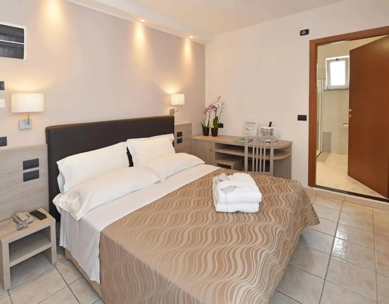 Bed in Hotel Queen Mary