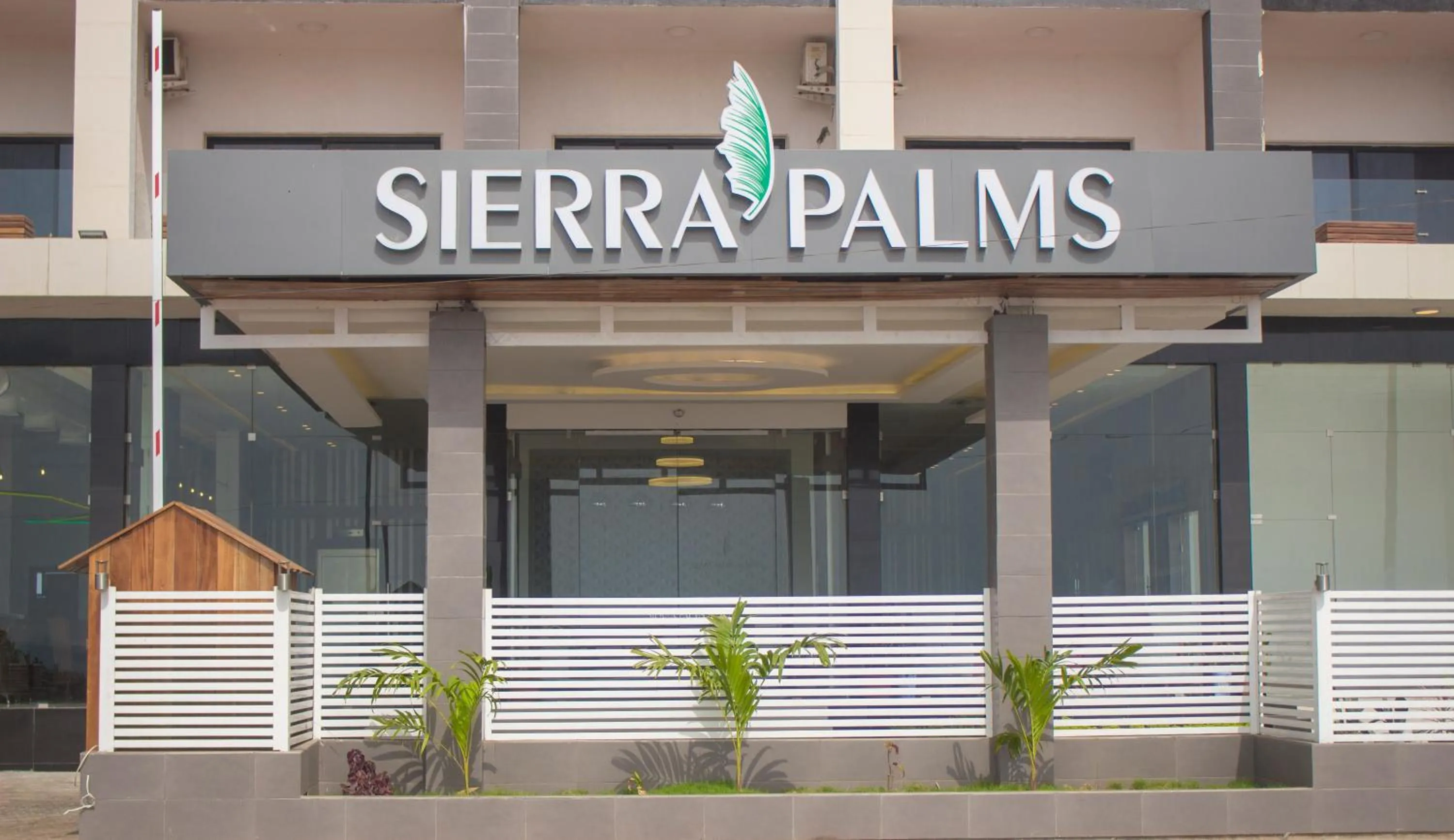Facade/entrance in Sierra Palms Resort