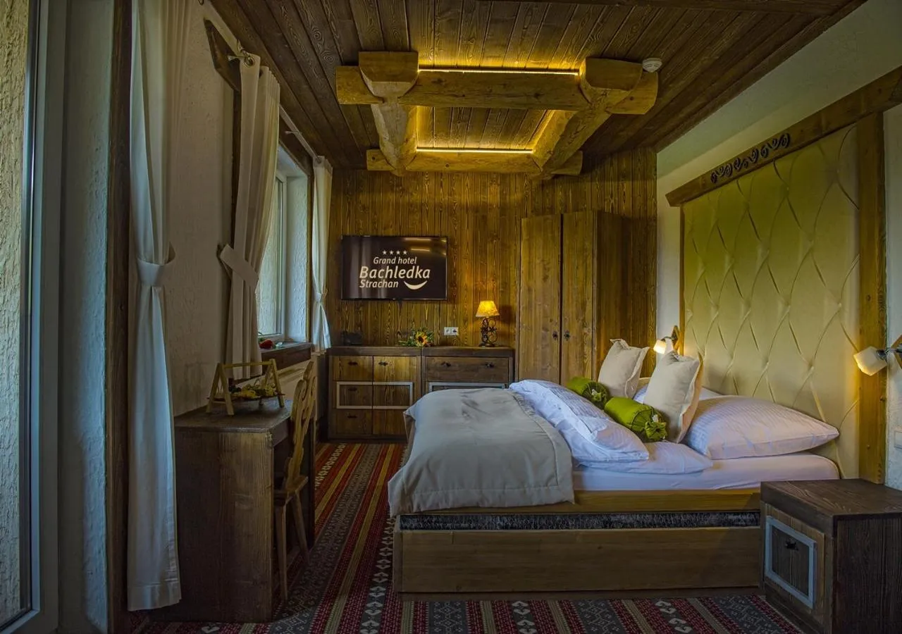 Bathroom, Bed in Grand Hotel**** Bachledka Strachan