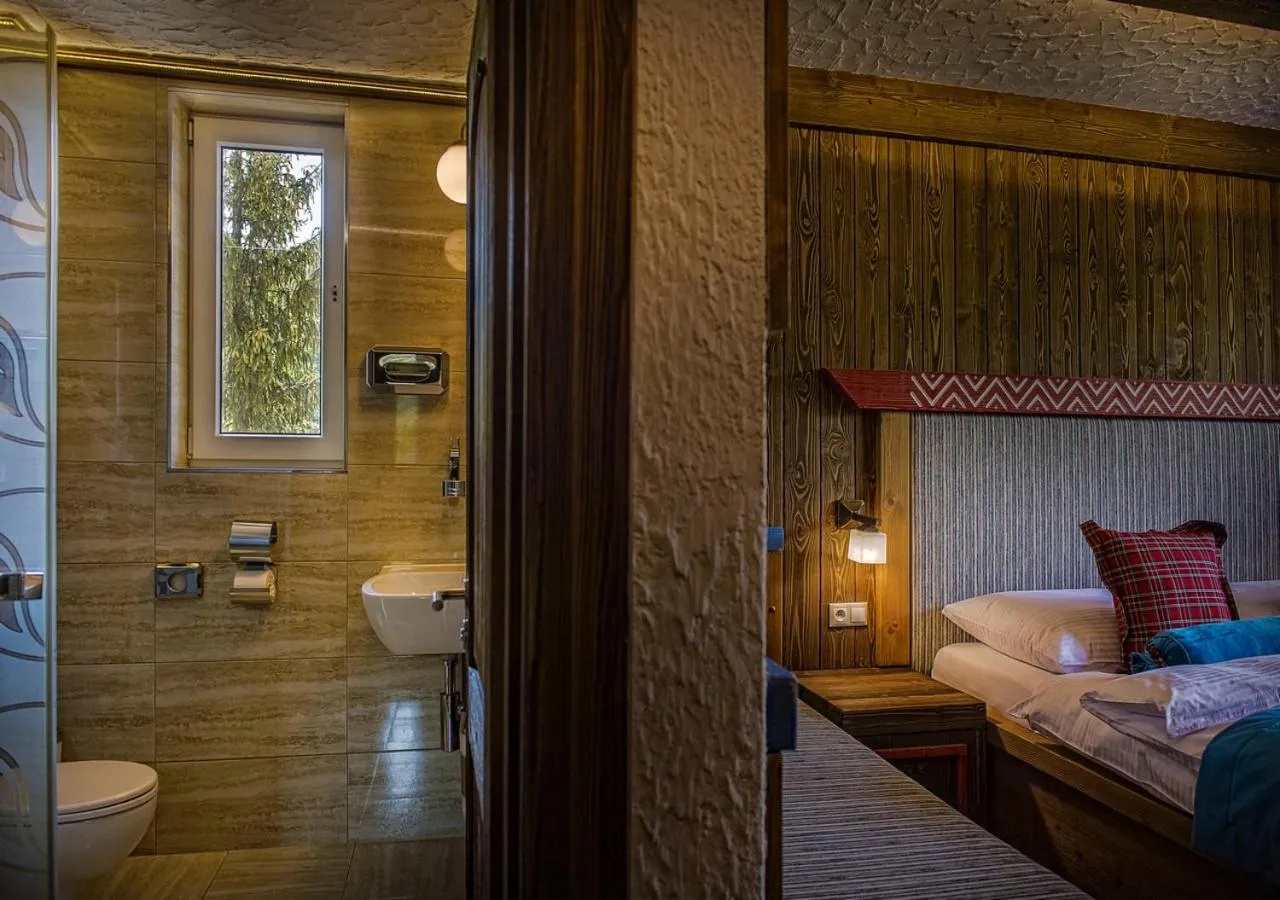 Bathroom, Bed in Grand Hotel**** Bachledka Strachan