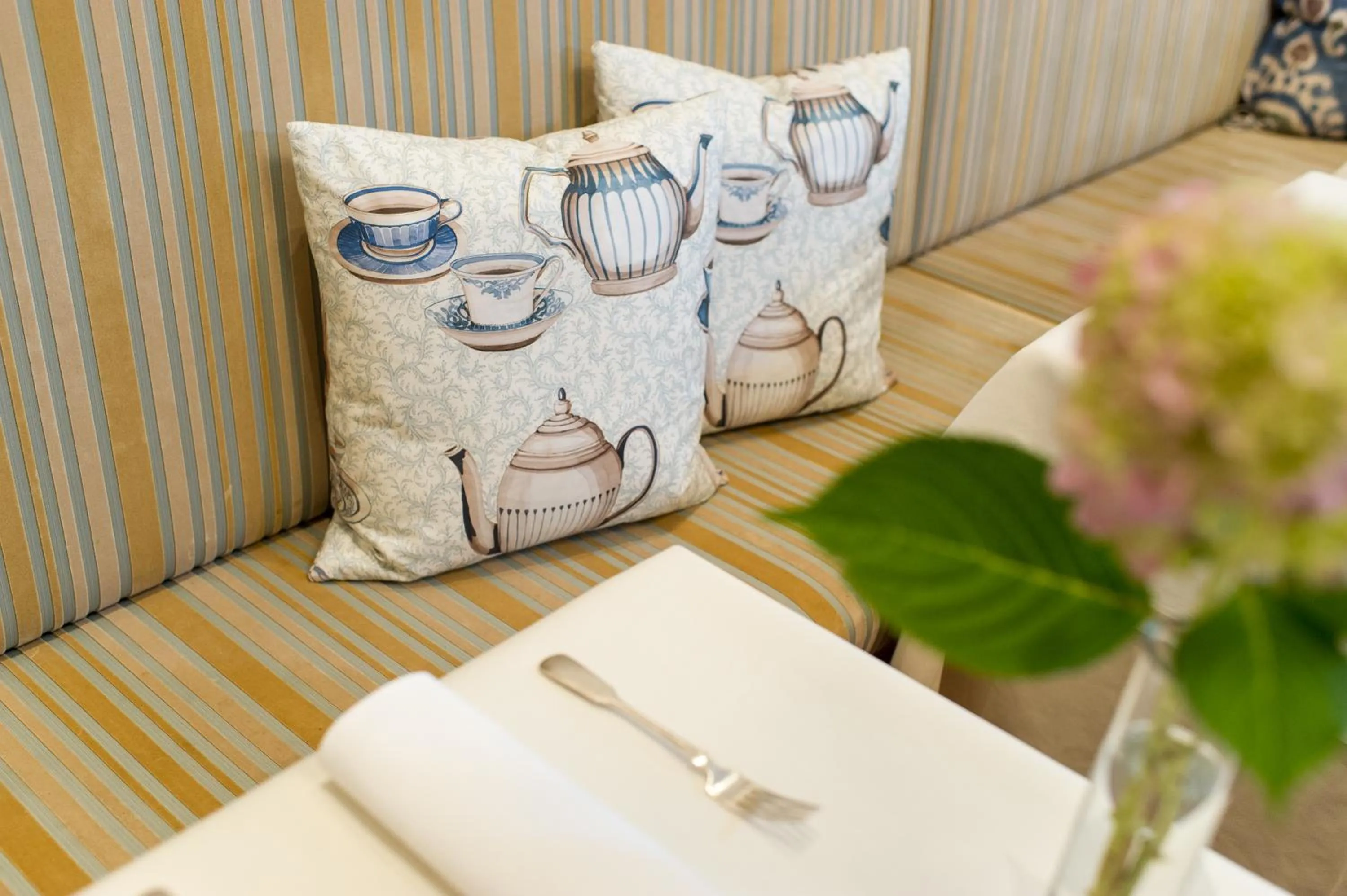 Restaurant/places to eat, Bed in Dermuth Hotels – Parkvilla Wörth