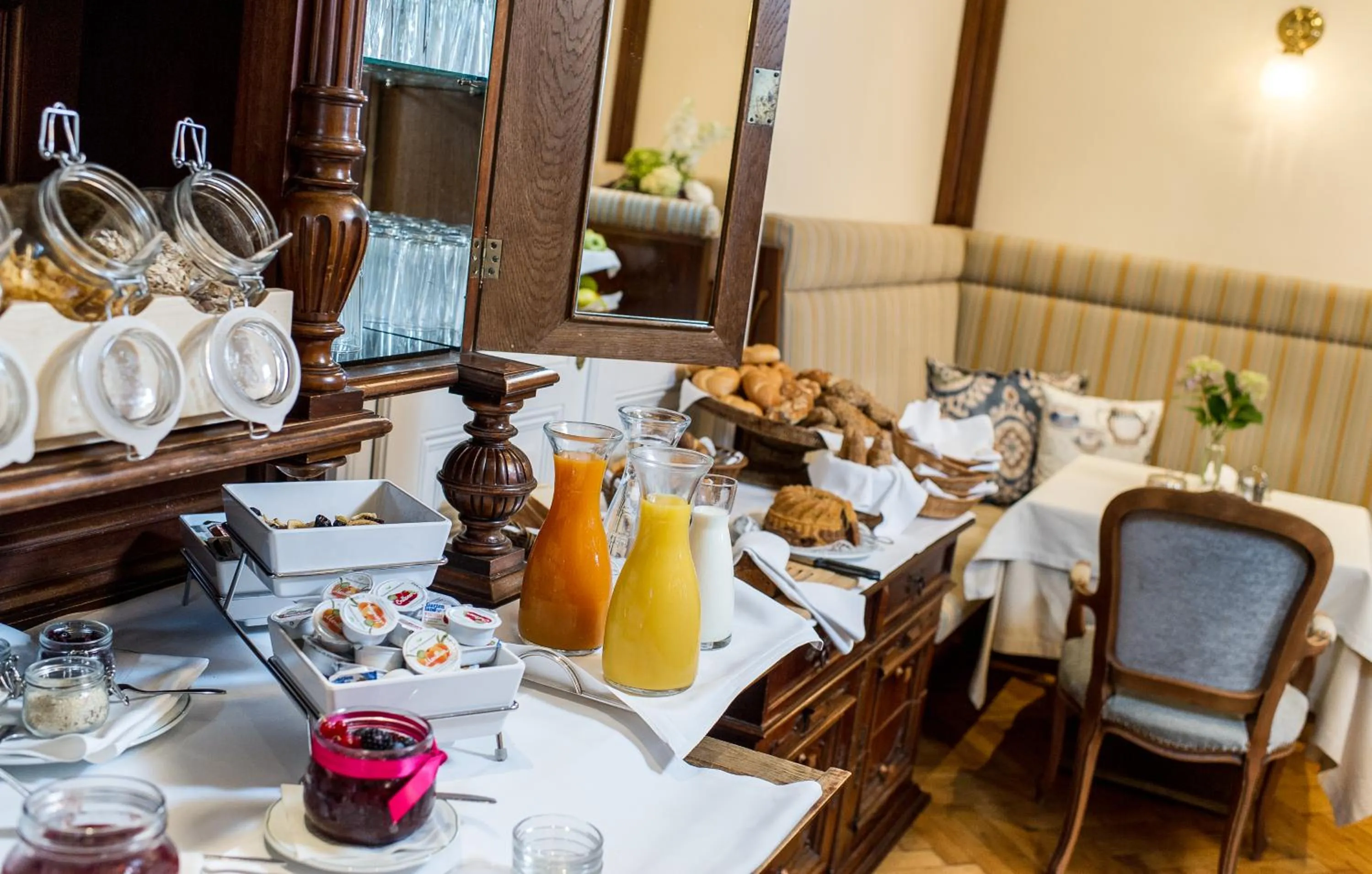 Continental breakfast in Dermuth Hotels – Parkvilla Wörth