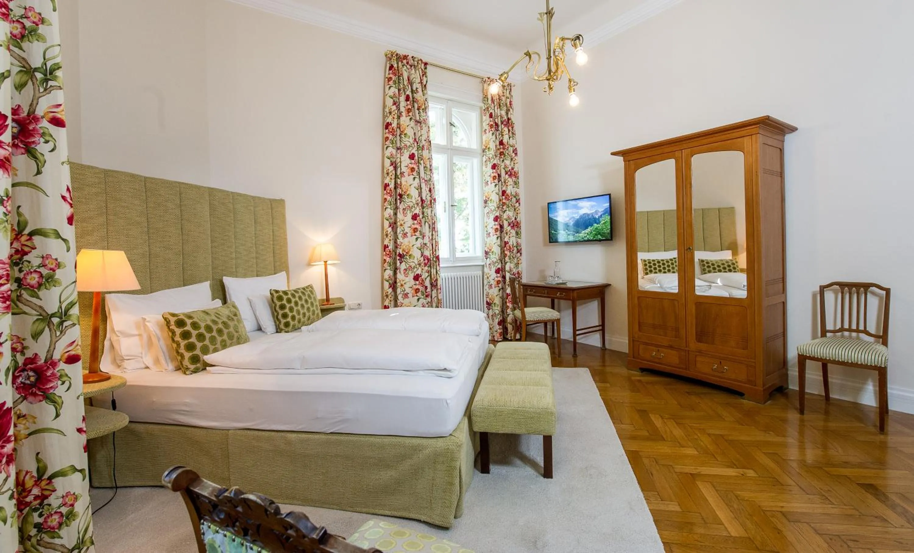 Decorative detail, Bed in Dermuth Hotels – Parkvilla Wörth