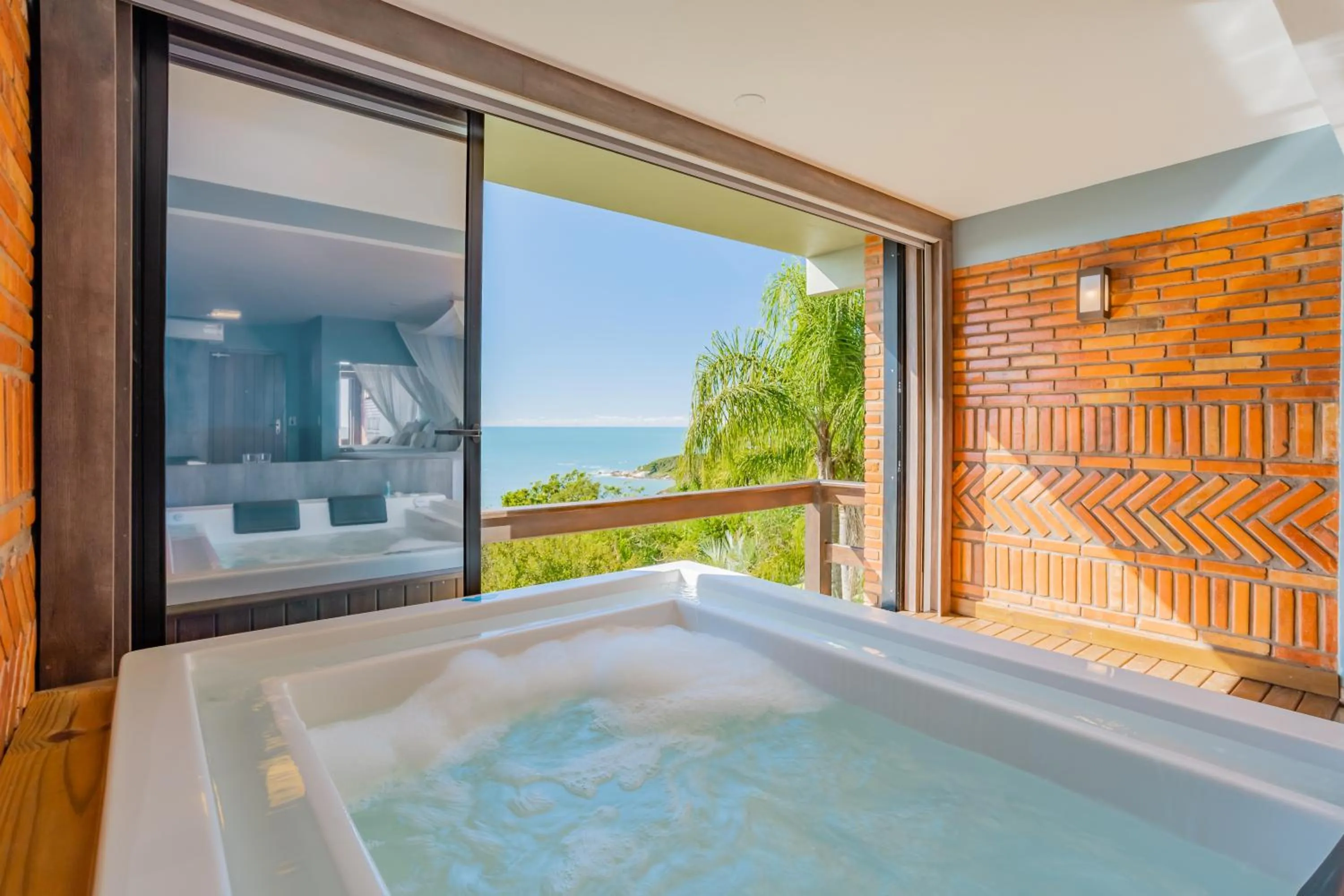 Hot Tub in Pousada Rêmora