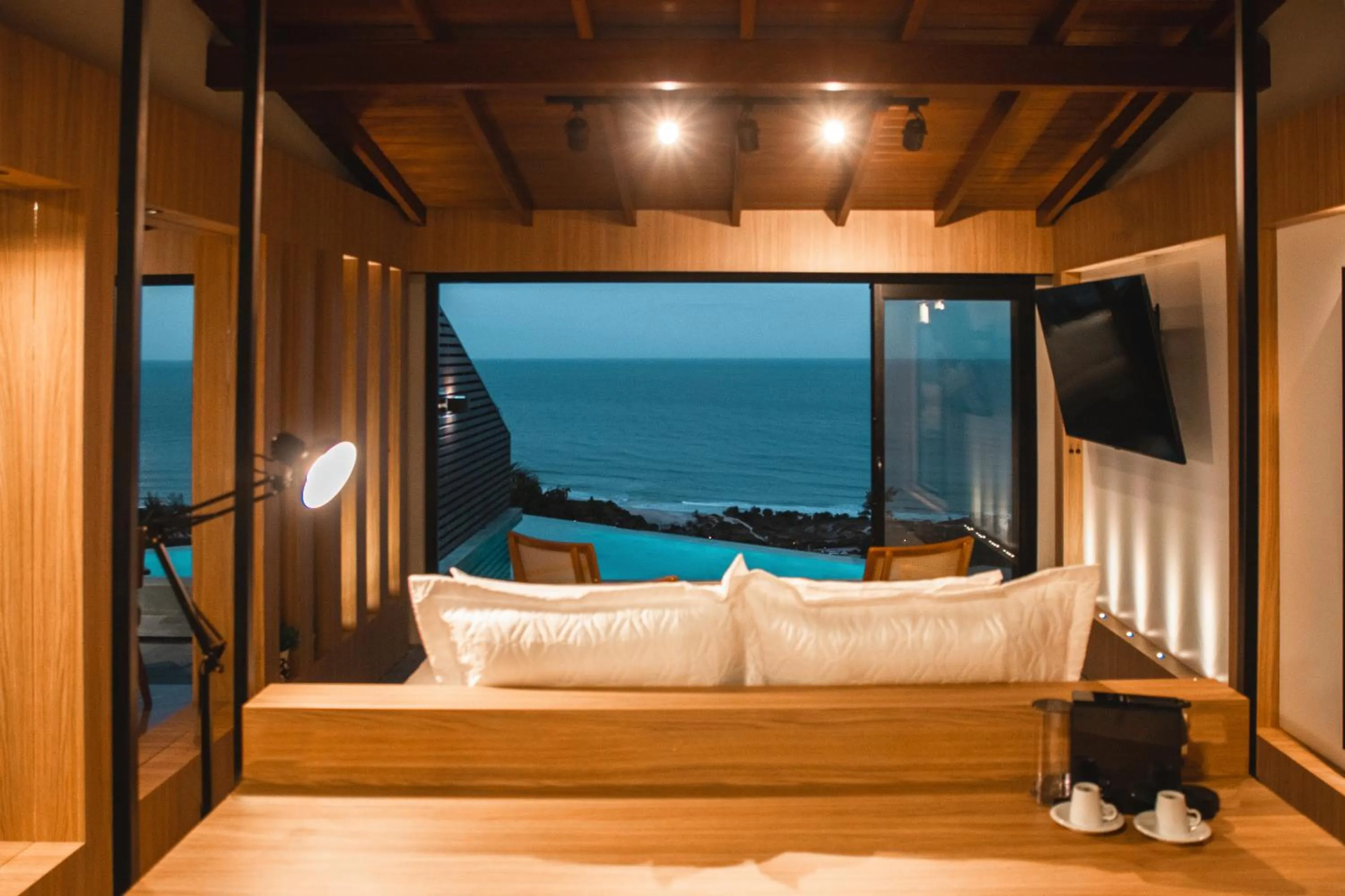 Swimming pool, Bed in Pousada Rêmora