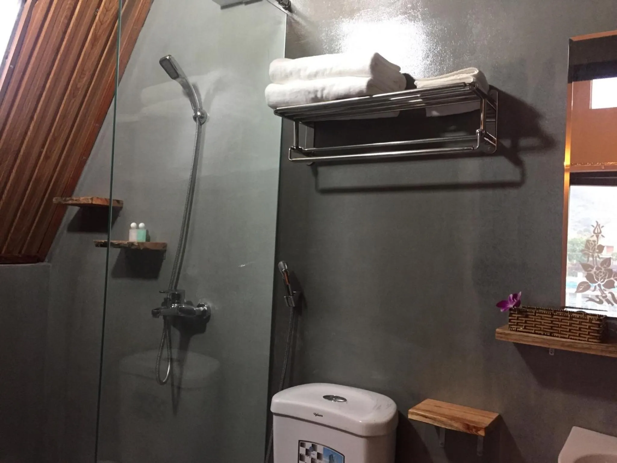 Toilet in Carambola Bungalow