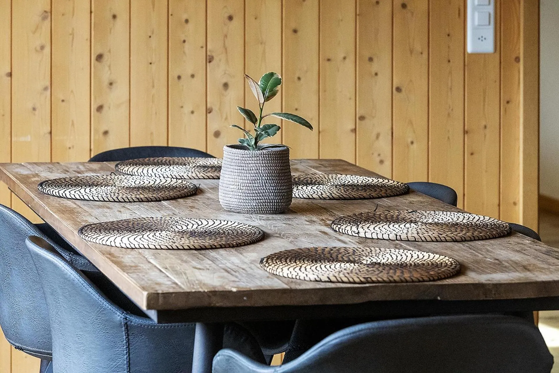 Dining area in Hotel Bodmi