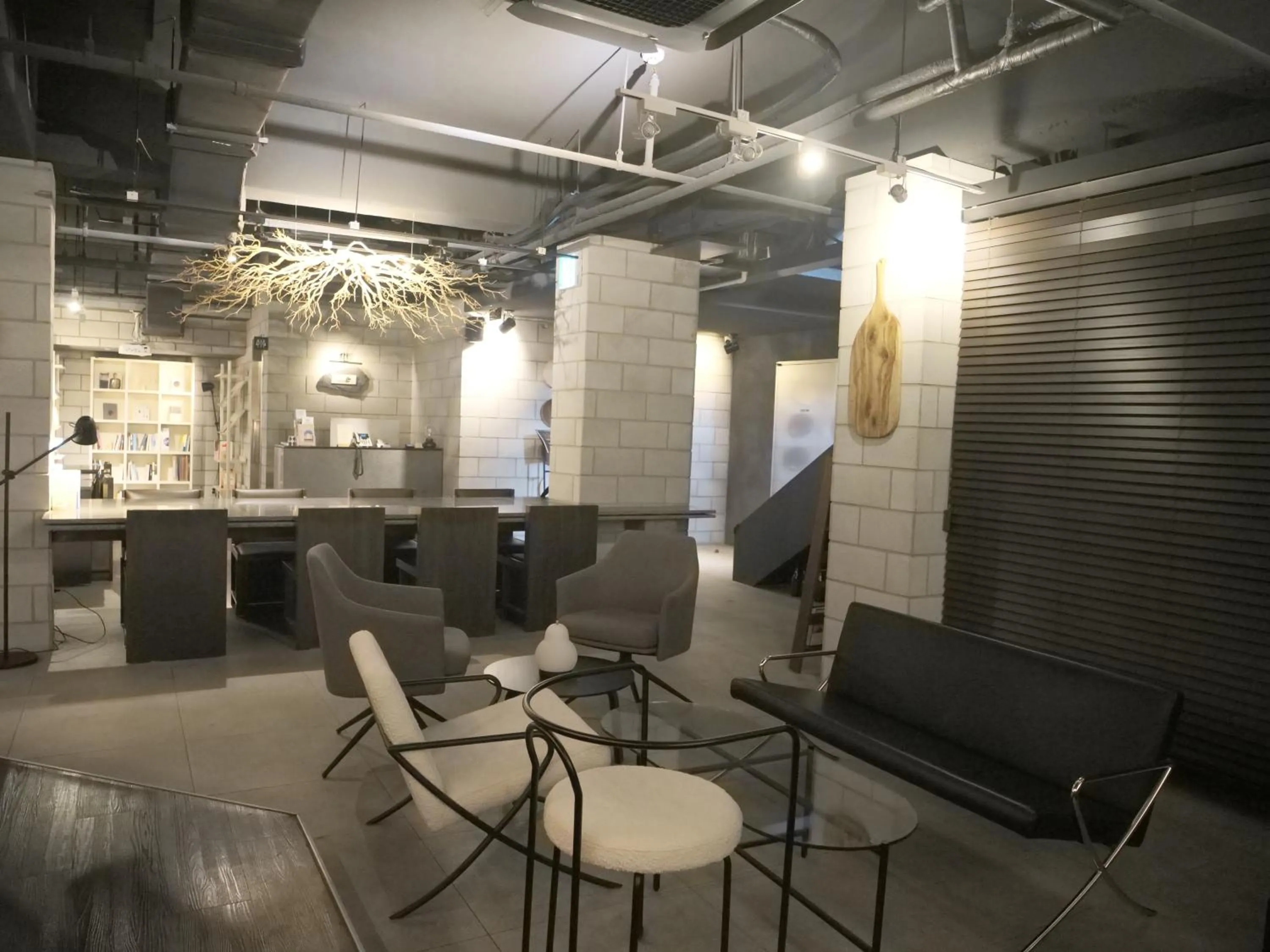 Communal lounge/ TV room in Upflo Hostel