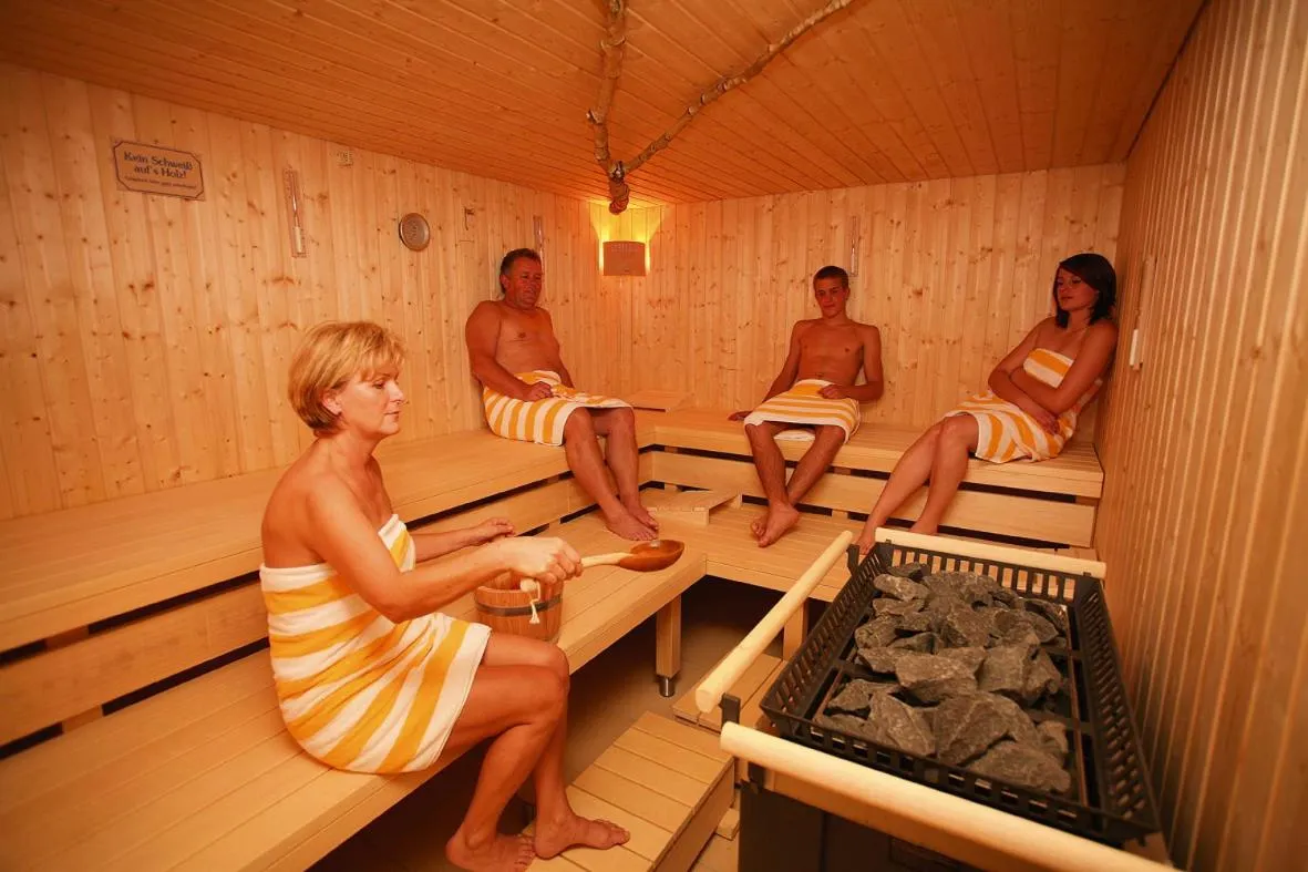 Spa and wellness centre/facilities in Familienhotel Petschnighof