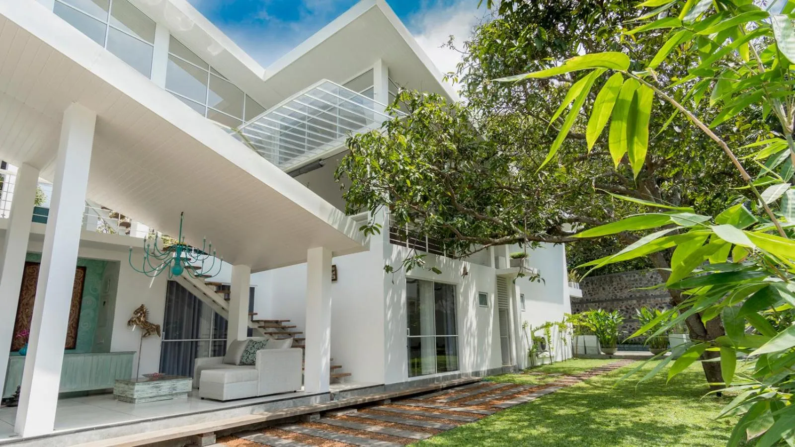 Garden in 18 Faces with free drop off to Galle Fort by TukTuk