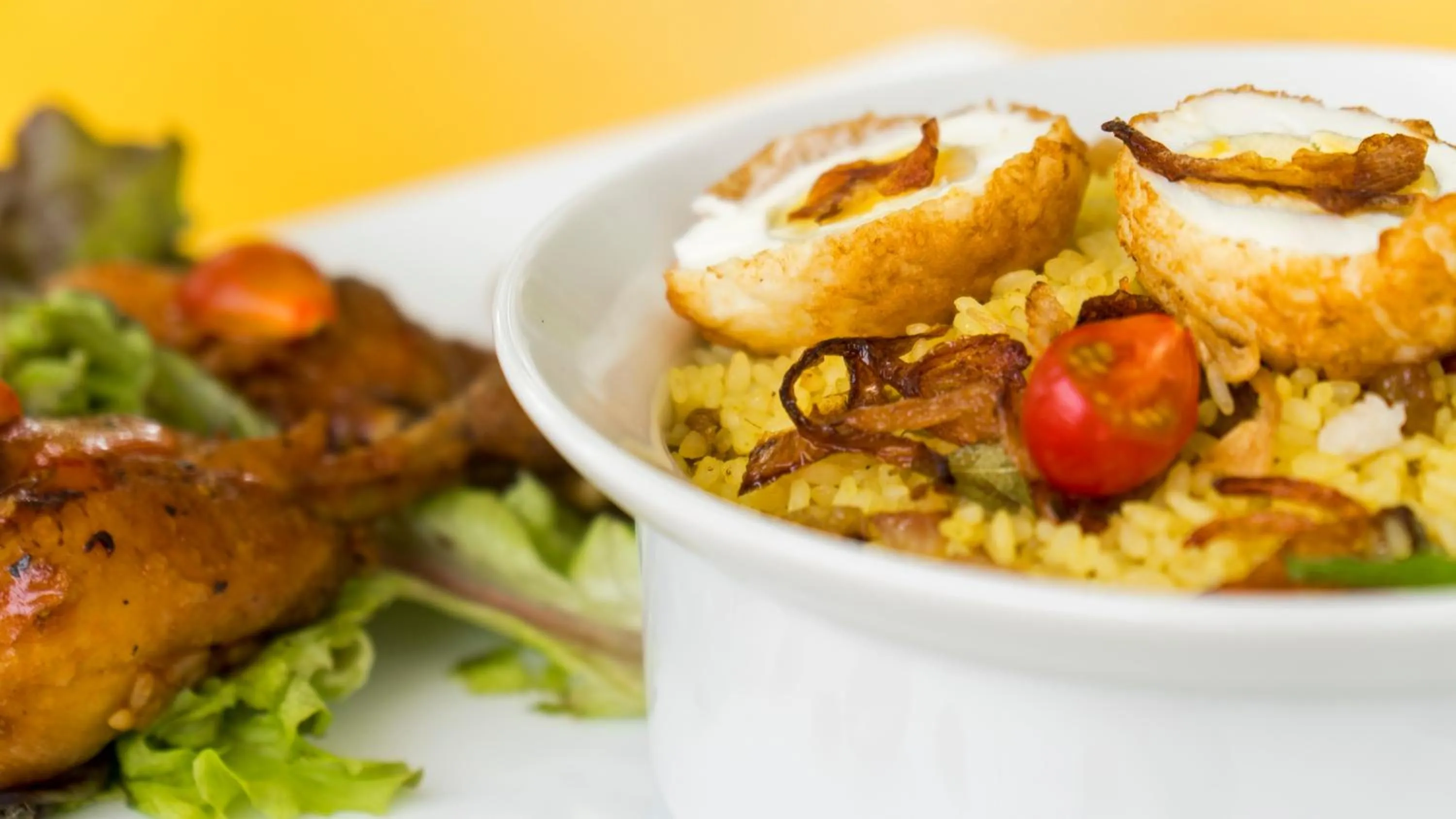 Lunch in 18 Faces with free drop off to Galle Fort by TukTuk