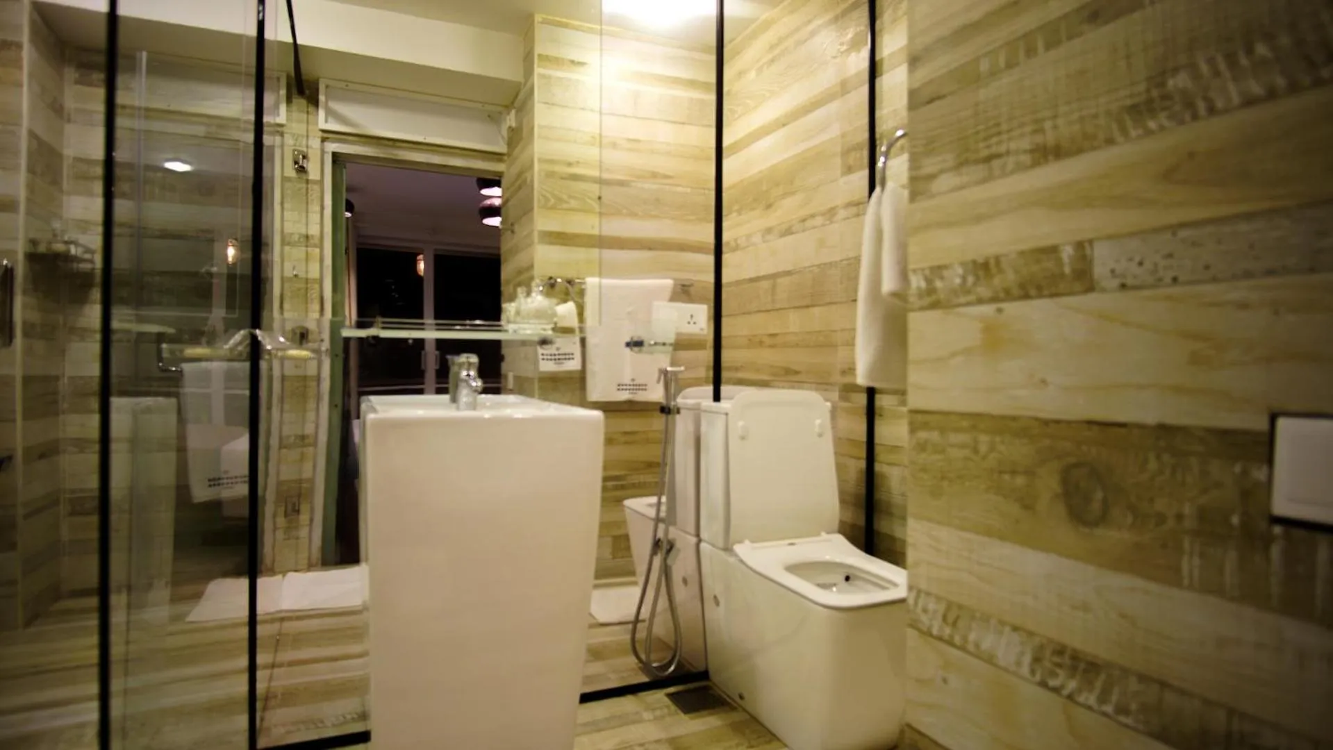 Bathroom in 18 Faces with free drop off to Galle Fort by TukTuk