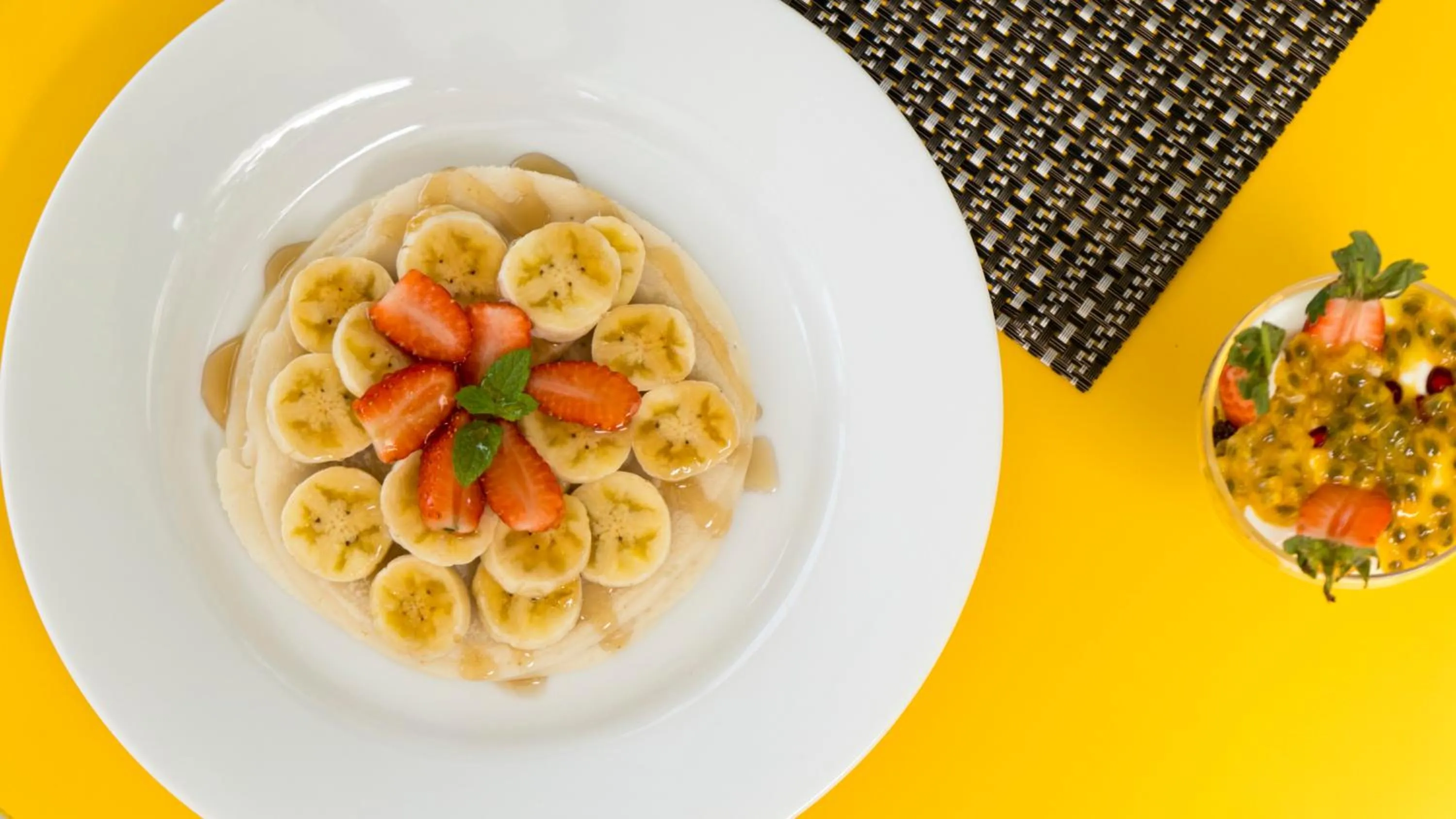 English/Irish breakfast in 18 Faces with free drop off to Galle Fort by TukTuk