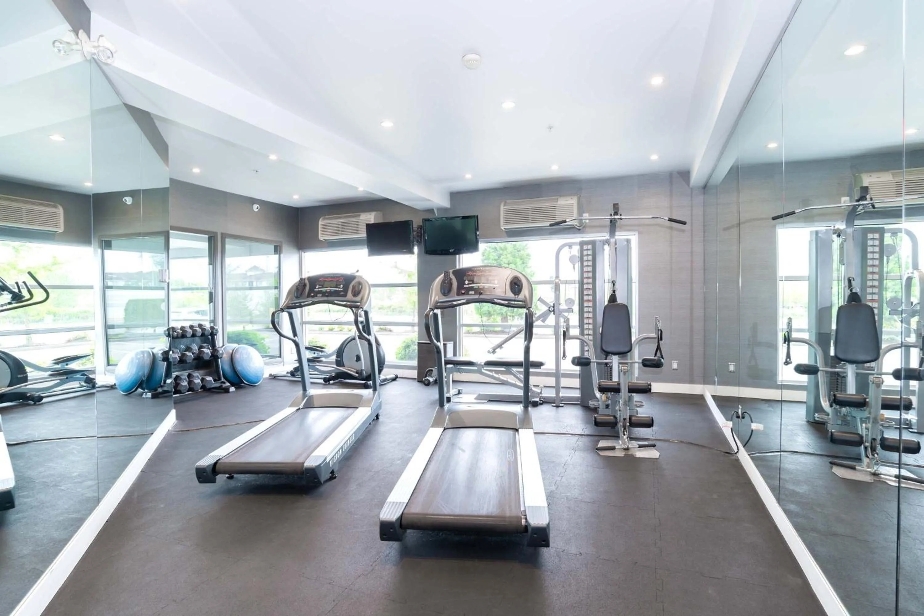 Fitness centre/facilities in Sandman Signature Langley Hotel