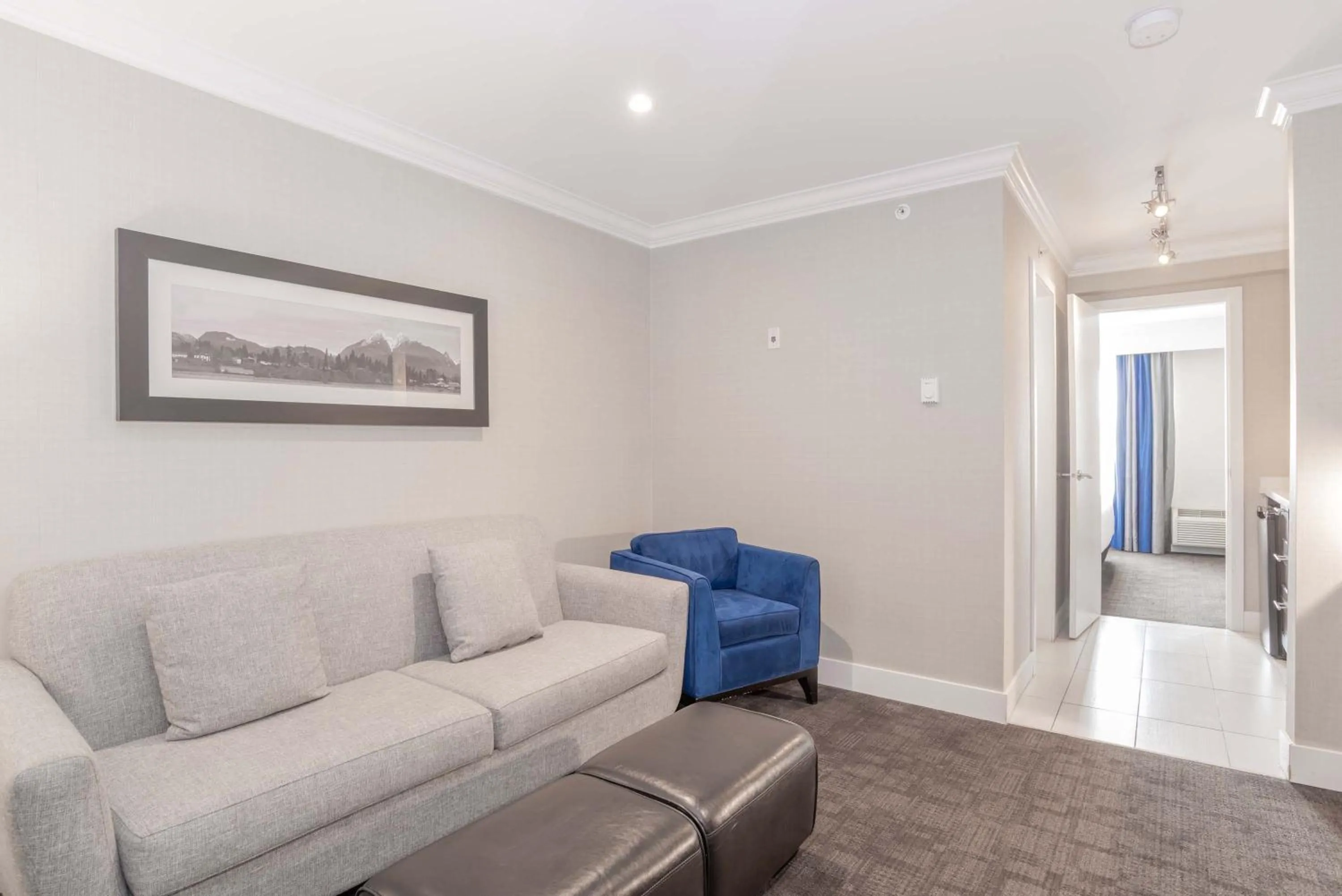 Photo of the whole room in Sandman Signature Langley Hotel