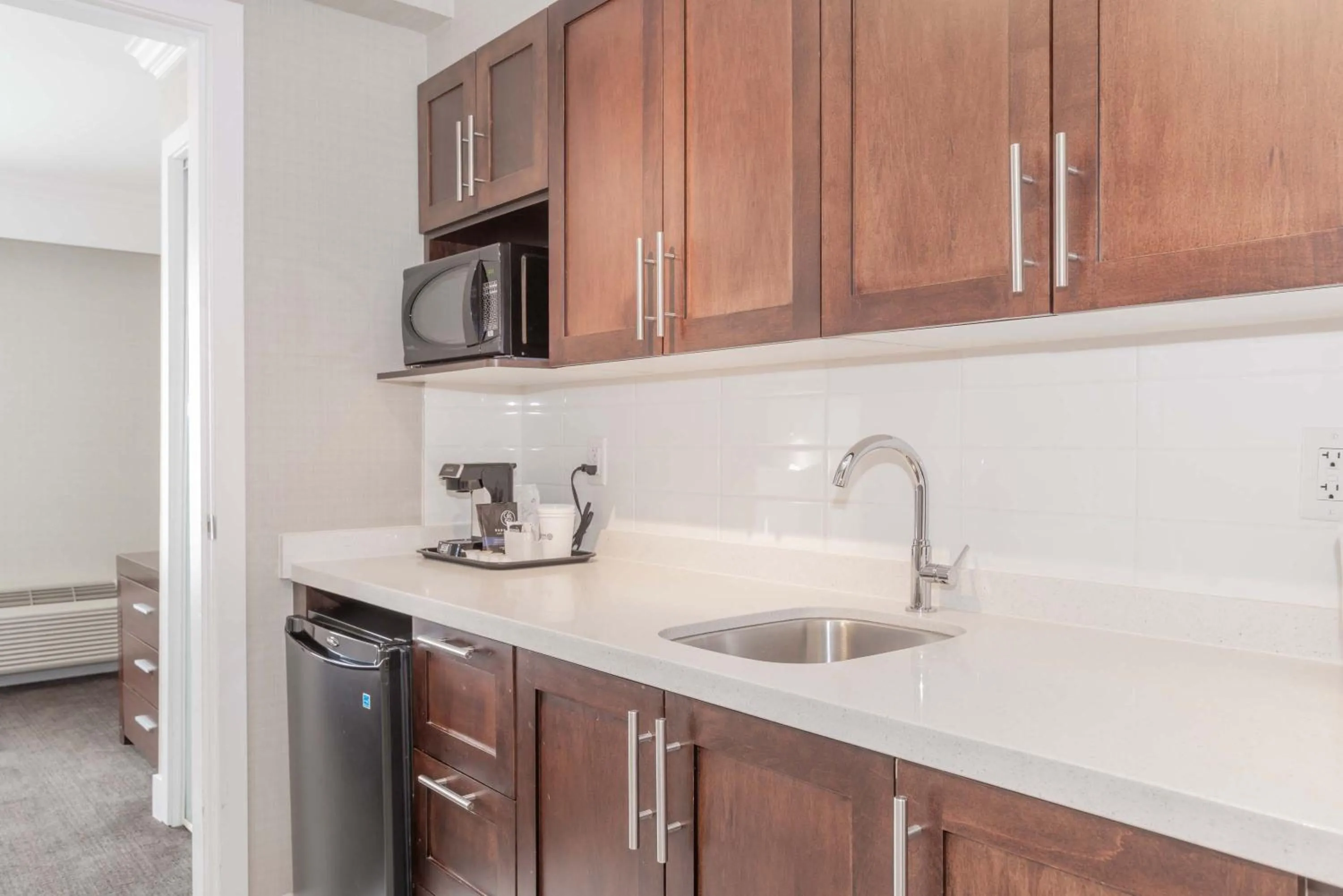 Kitchen or kitchenette in Sandman Signature Langley Hotel