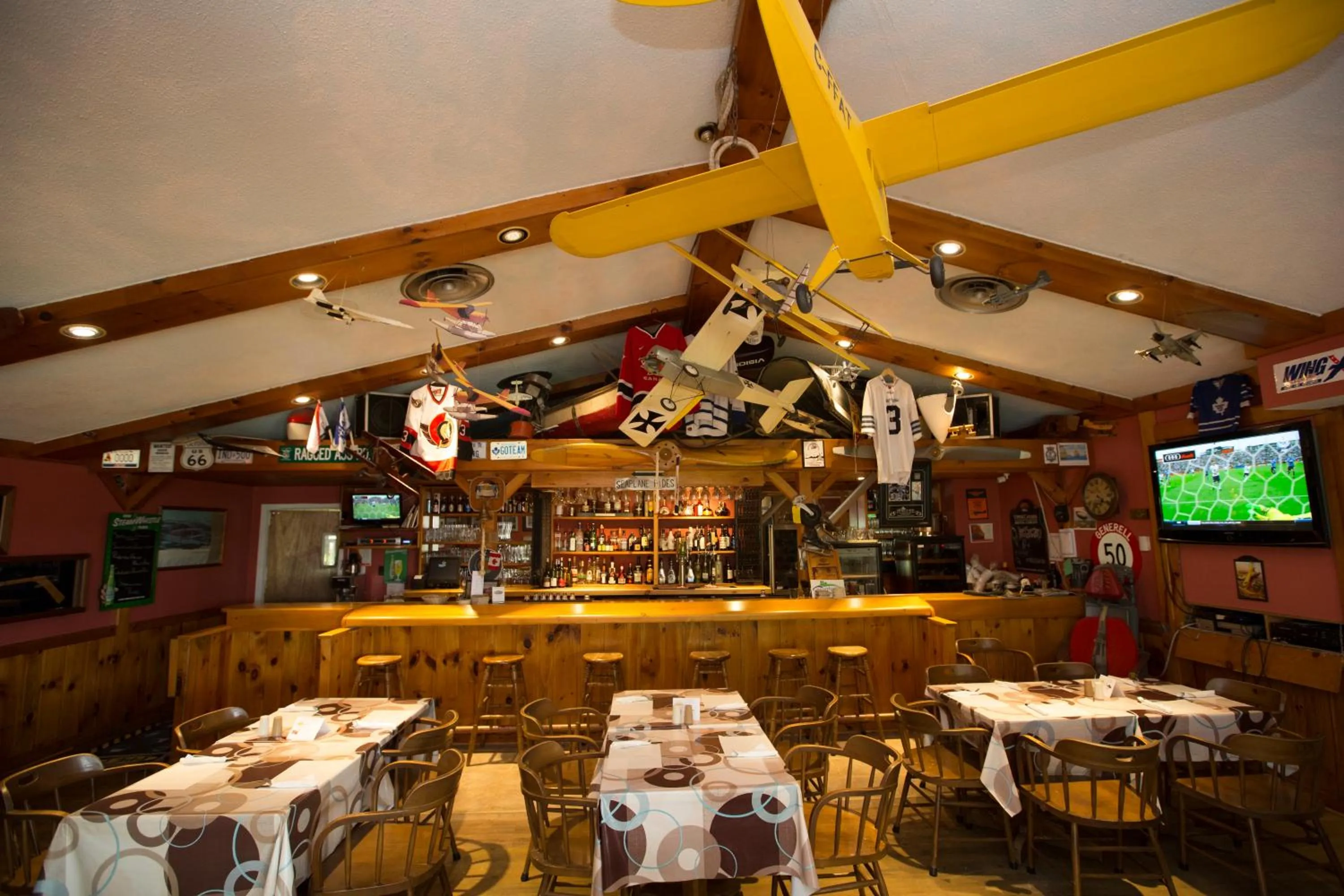 Lounge or bar in Elmhirst's Resort