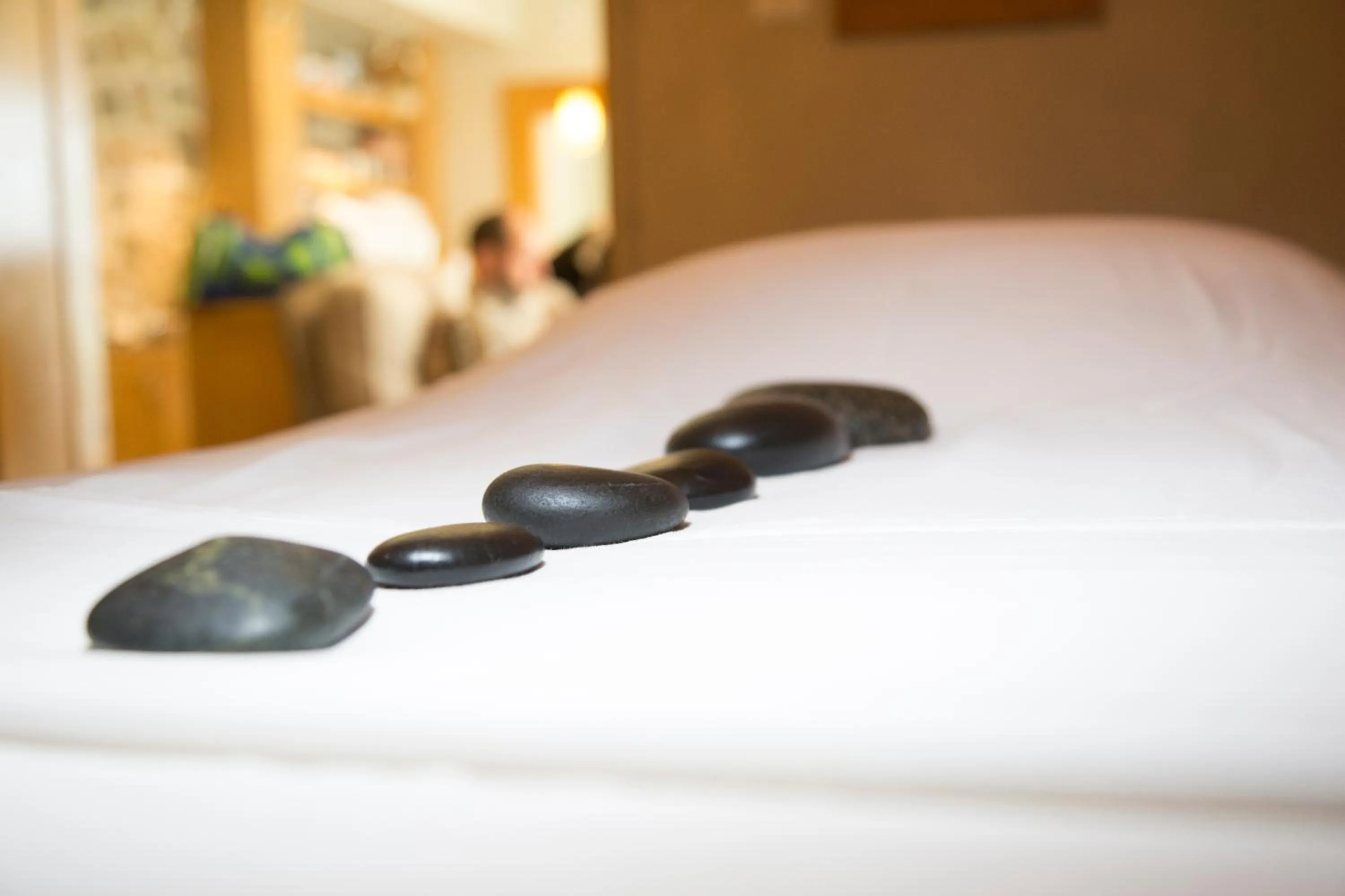 Massage in Elmhirst's Resort