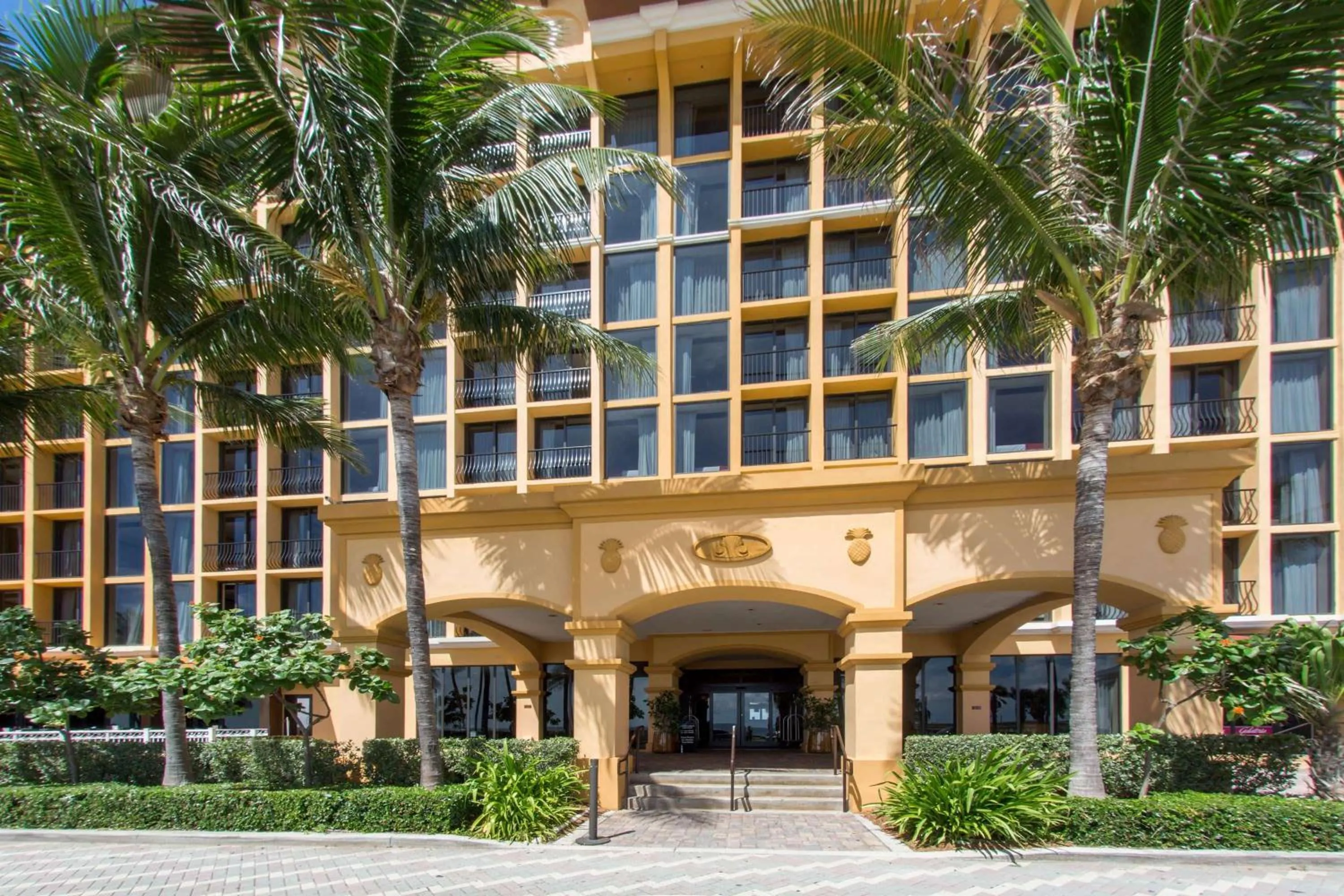 Property building in Wyndham Deerfield Beach Resort