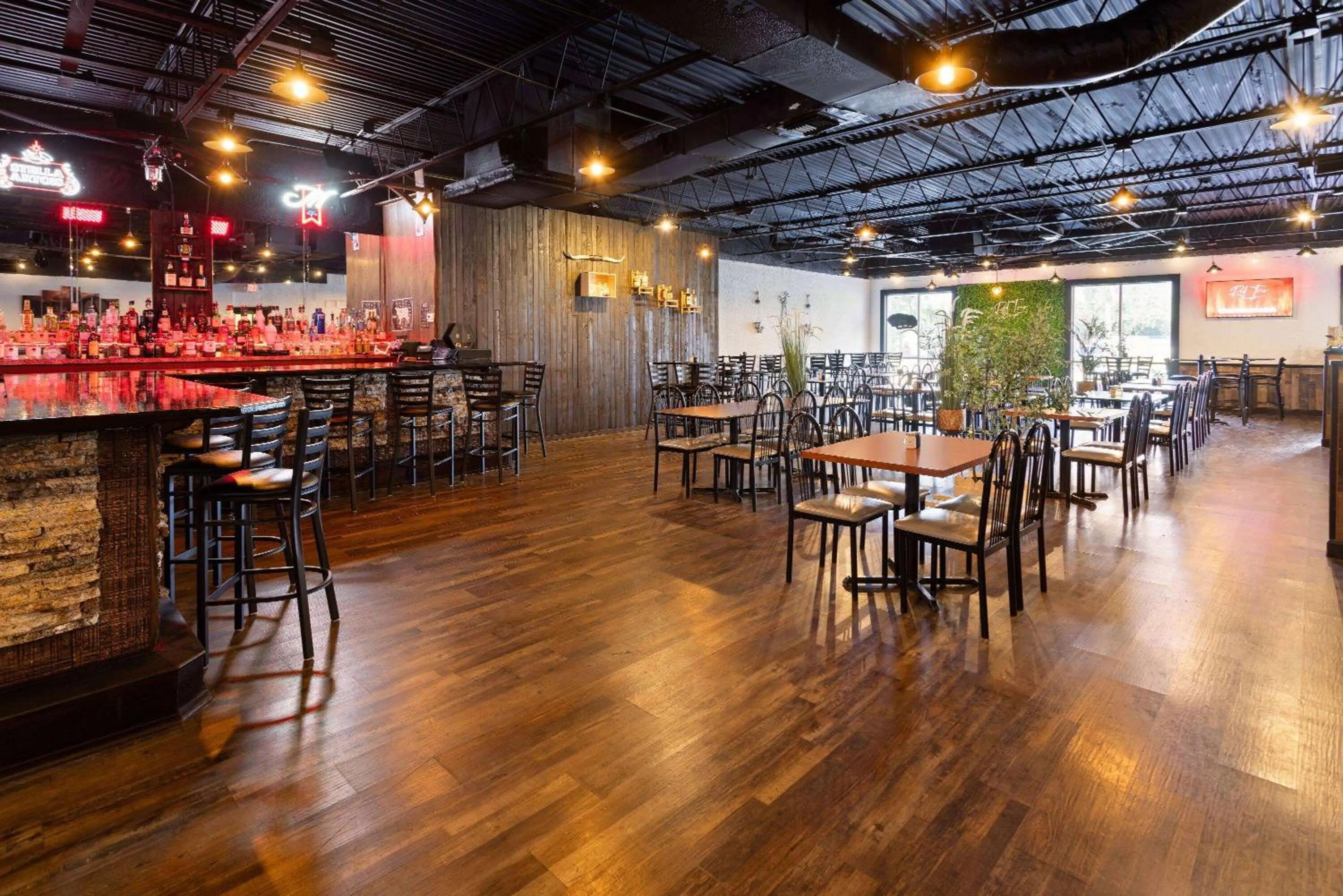 Restaurant/places to eat in Days Inn & Suites by Wyndham Fort Pierce Midtown