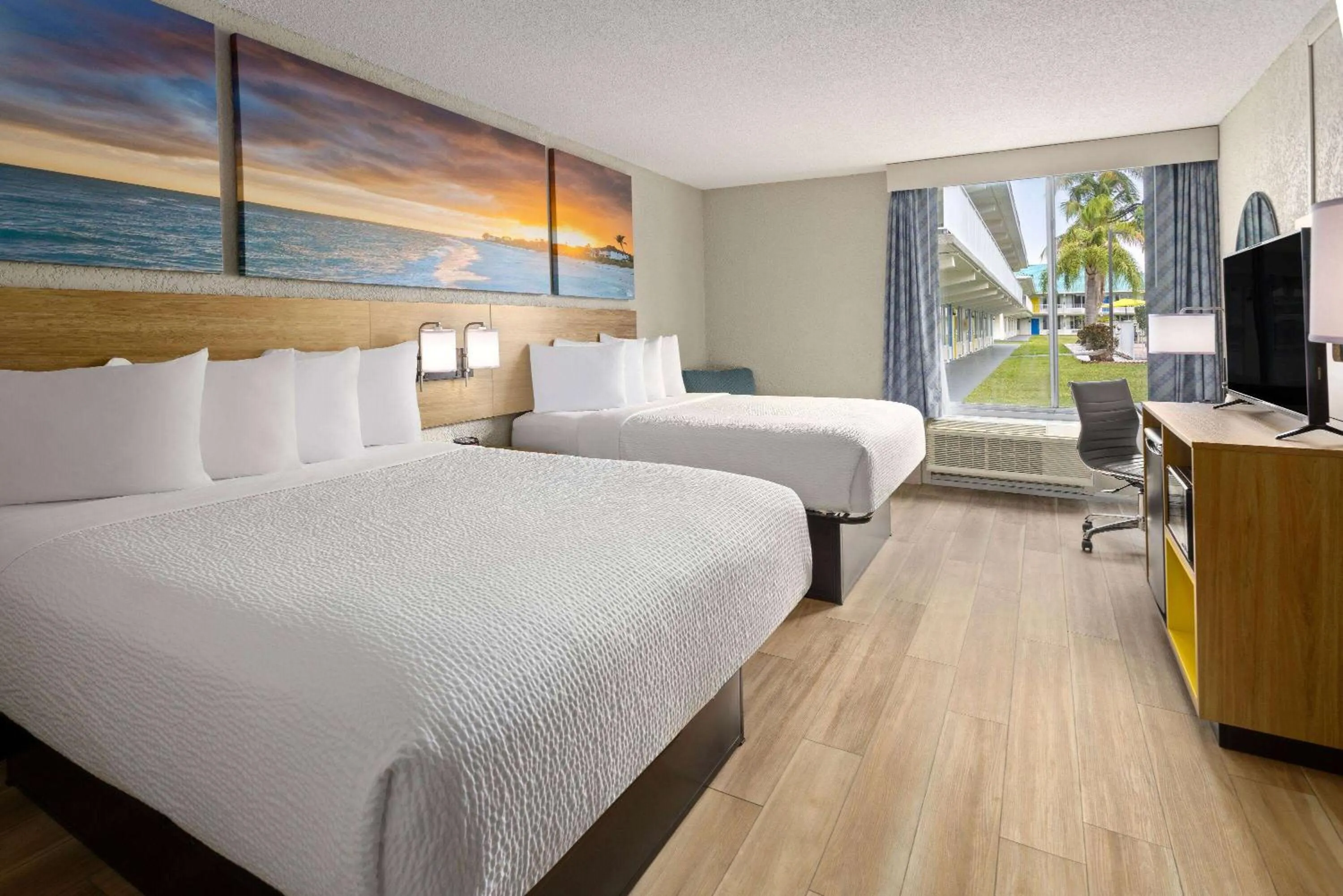 Photo of the whole room, Bed in Days Inn & Suites by Wyndham Fort Pierce Midtown