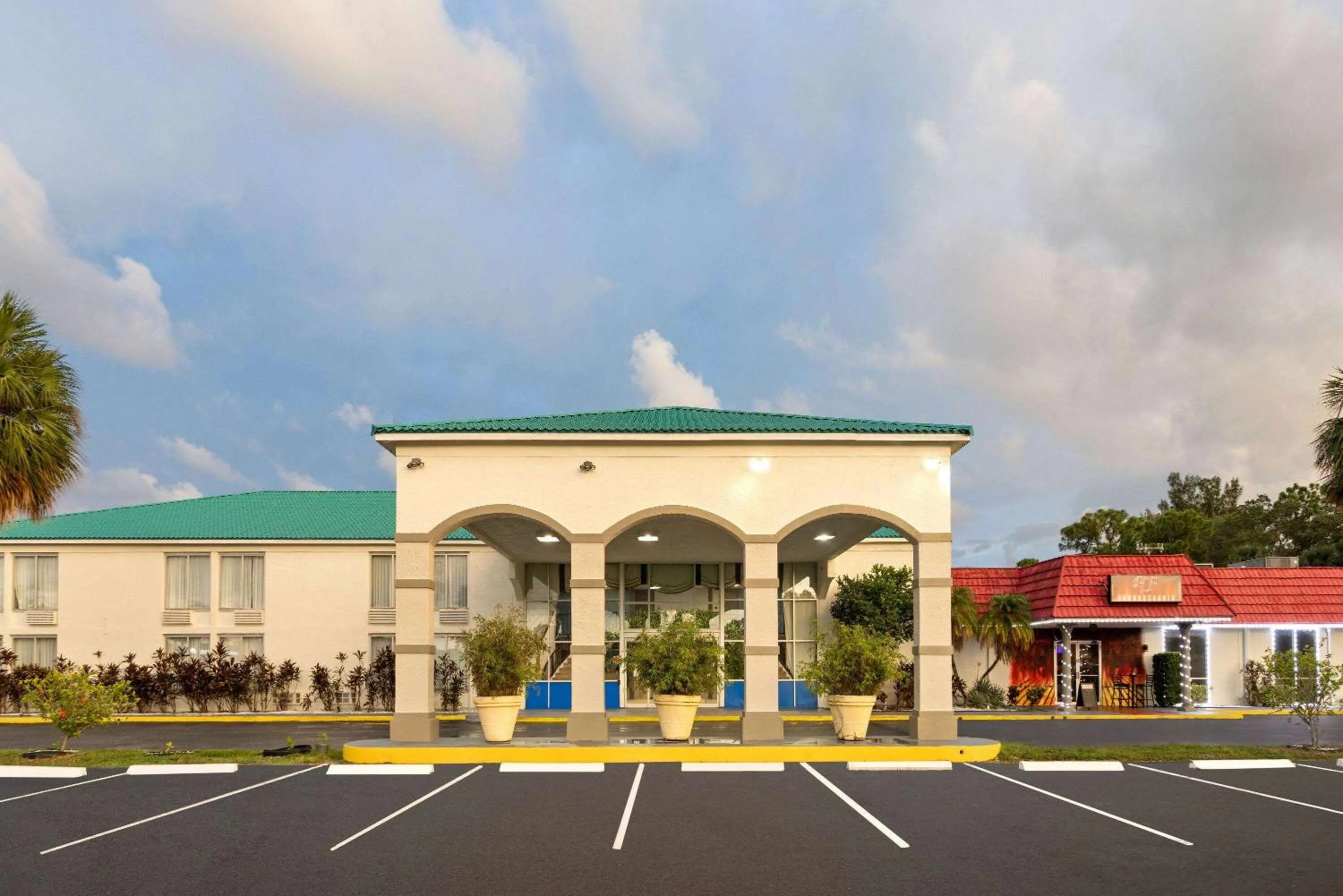 Property building in Days Inn & Suites by Wyndham Fort Pierce Midtown