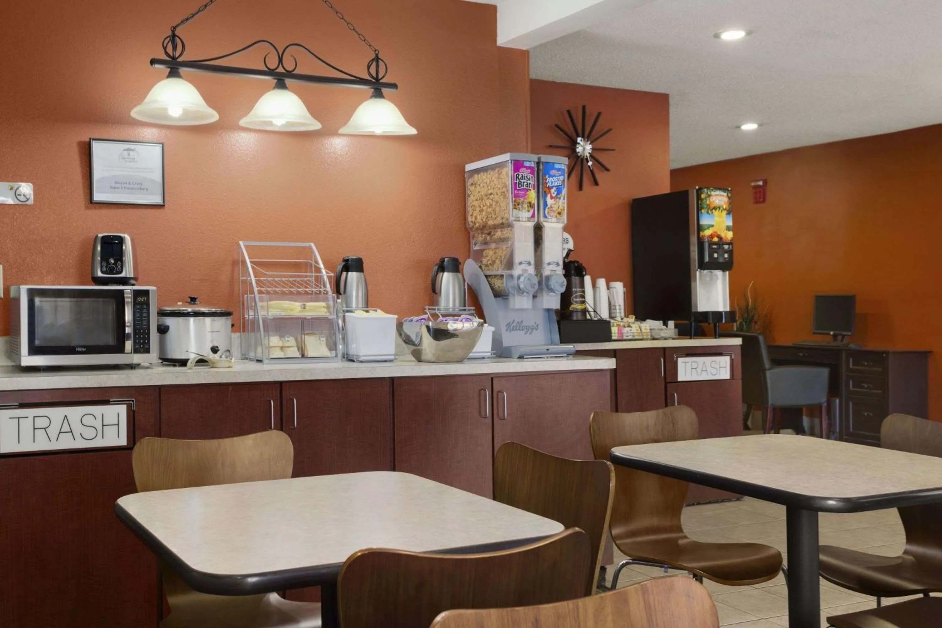 Restaurant/places to eat in Super 8 by Wyndham Prestonsburg