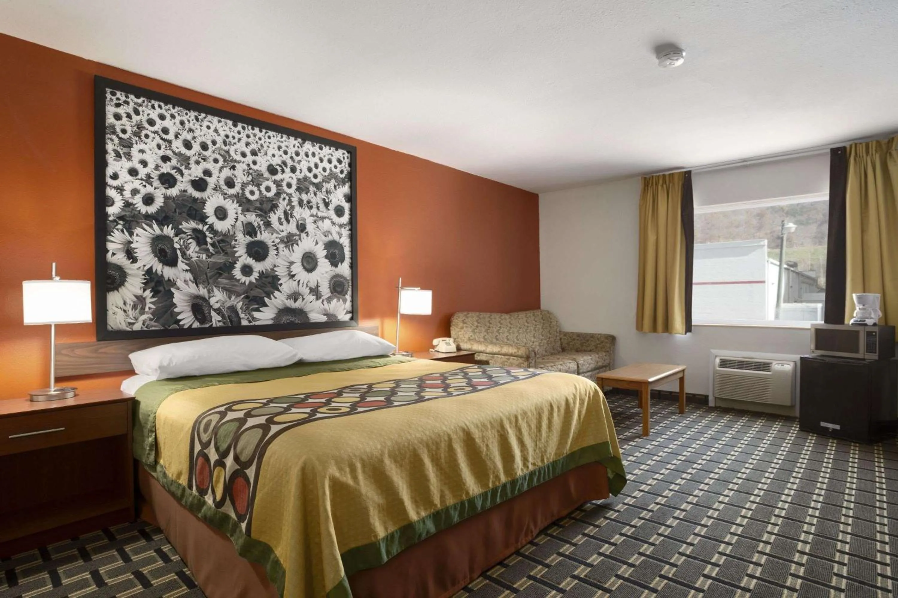 Photo of the whole room, Bed in Super 8 by Wyndham Prestonsburg