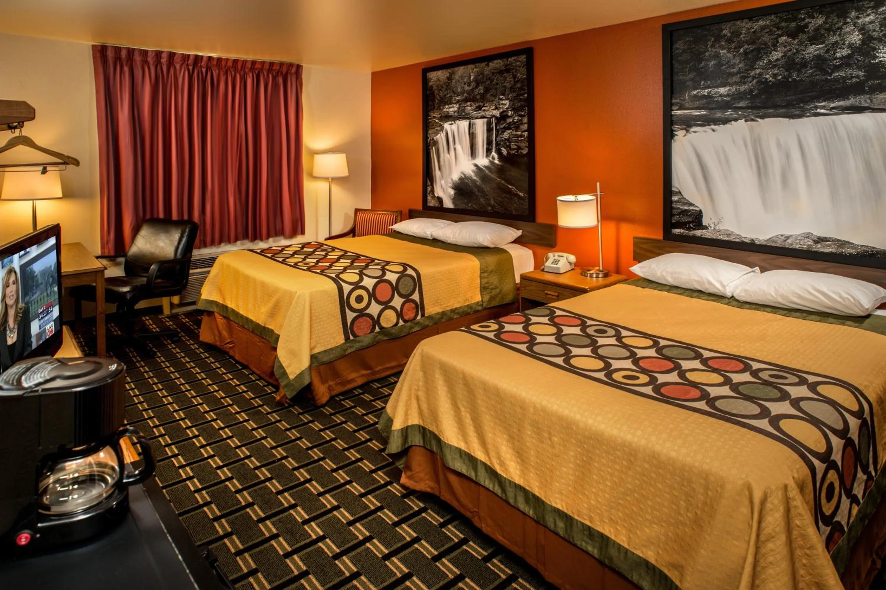 TV and multimedia, Bed in Super 8 by Wyndham Prestonsburg