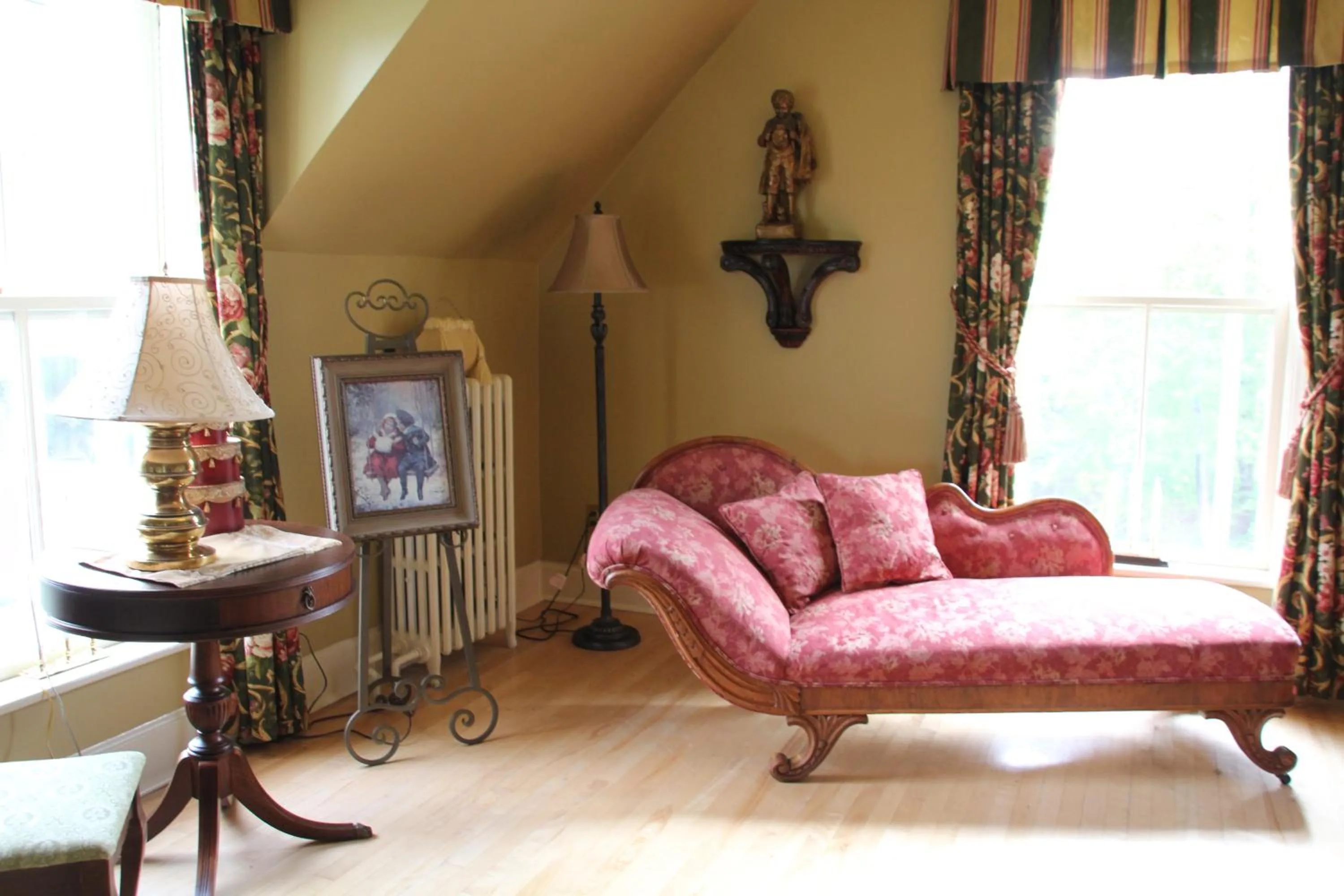 Living room in Lynwood Inn
