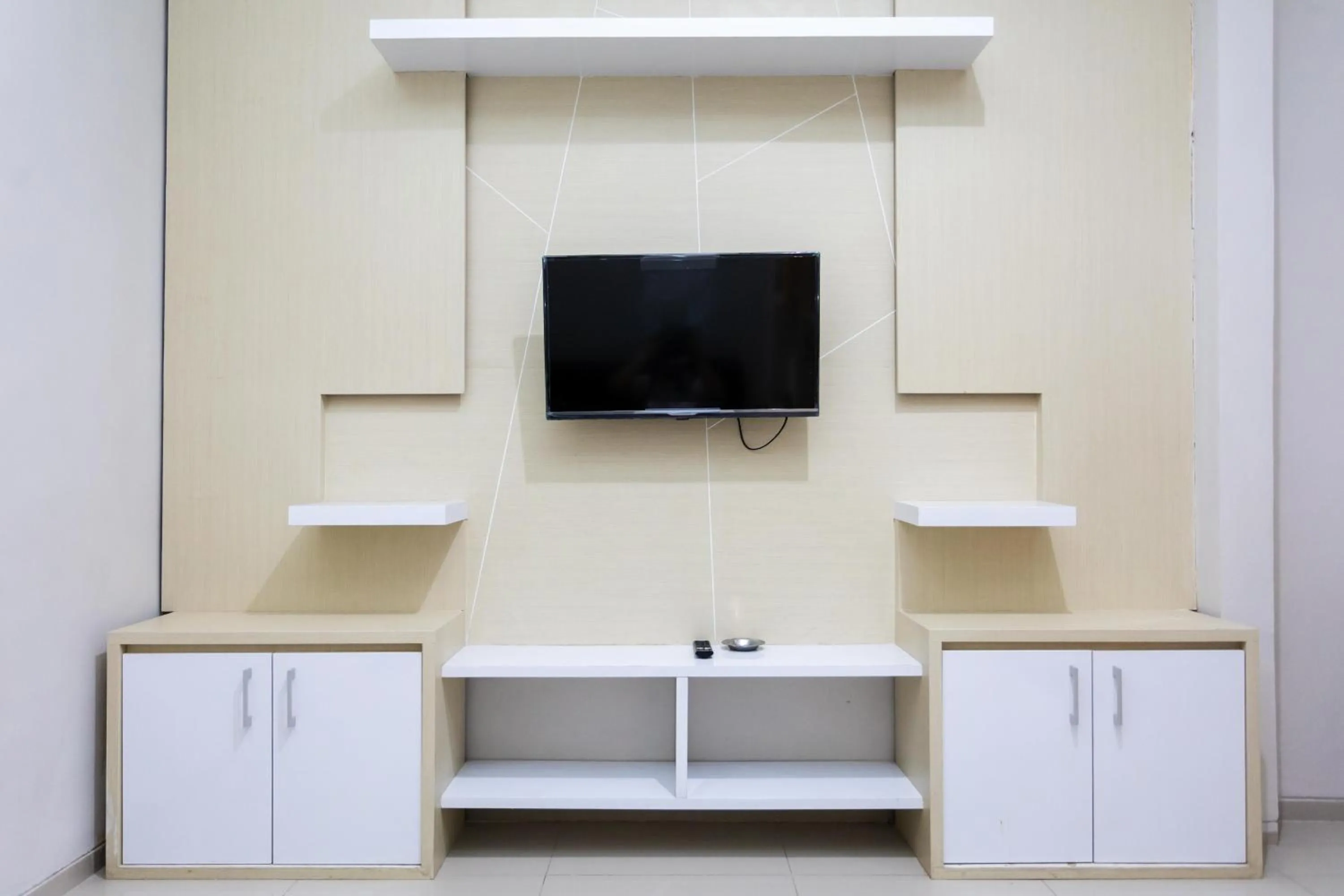 Communal lounge/ TV room in Batuque Town Villa 2