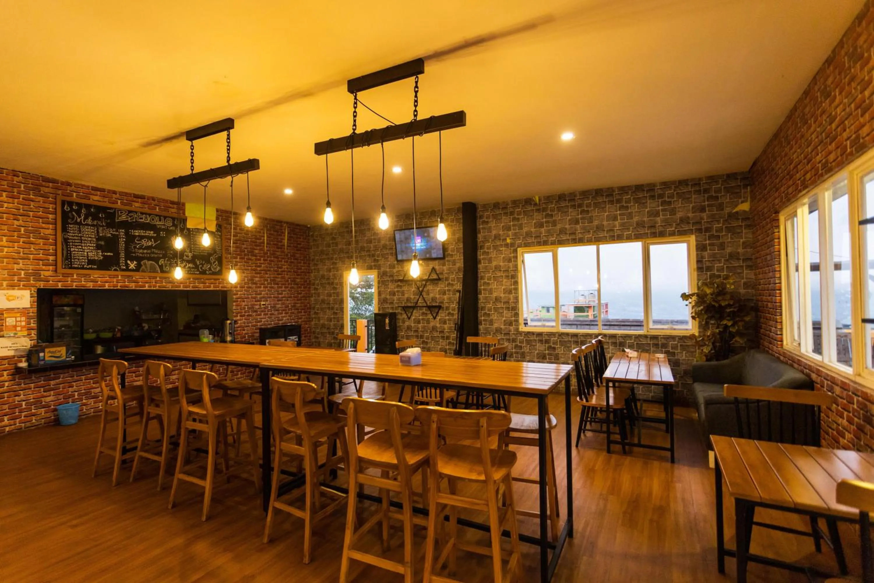 Restaurant/places to eat in Batuque Town Villa 2