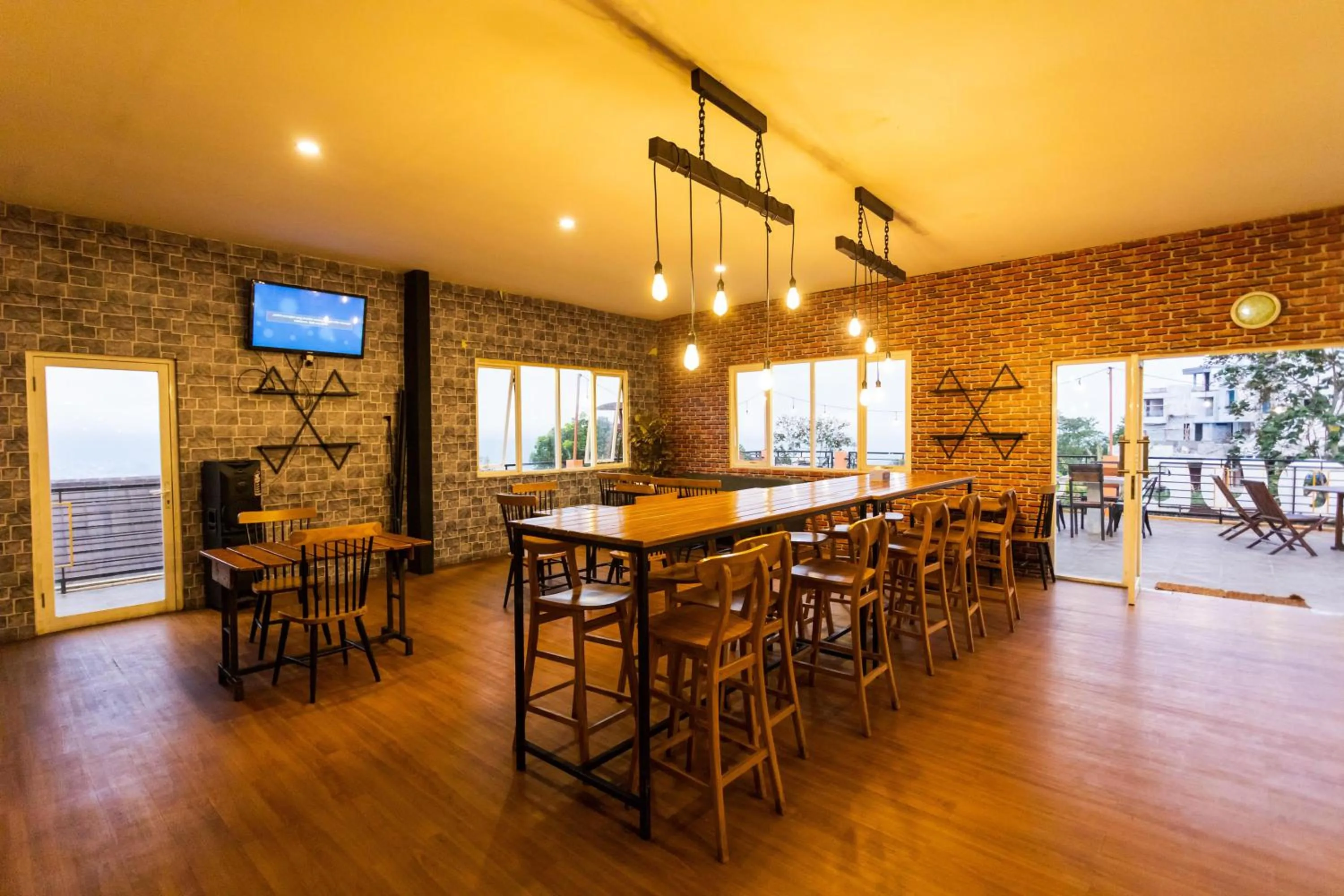 Restaurant/places to eat in Batuque Town Villa 2