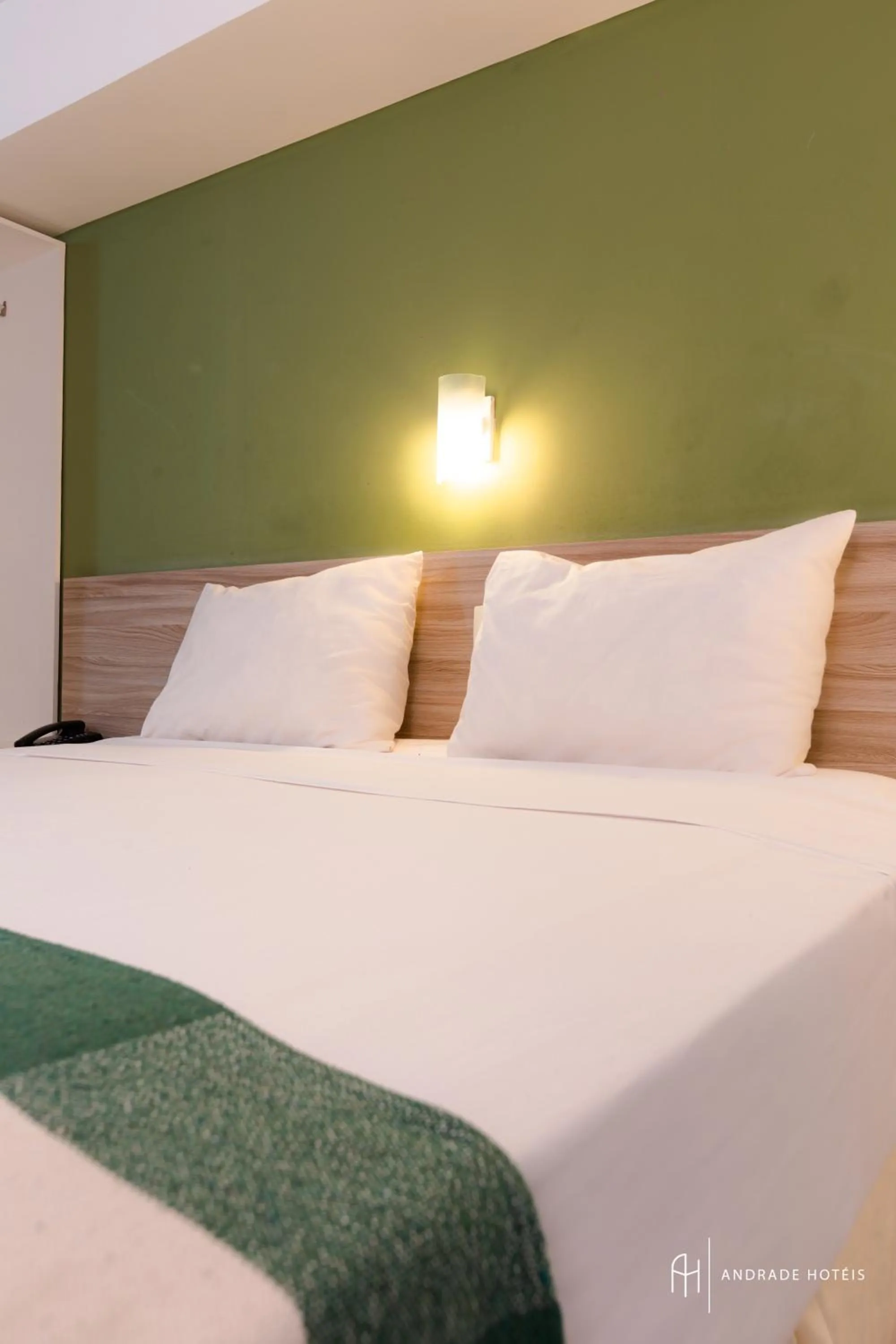 Bedroom, Bed in Rede Andrade Vela Branca