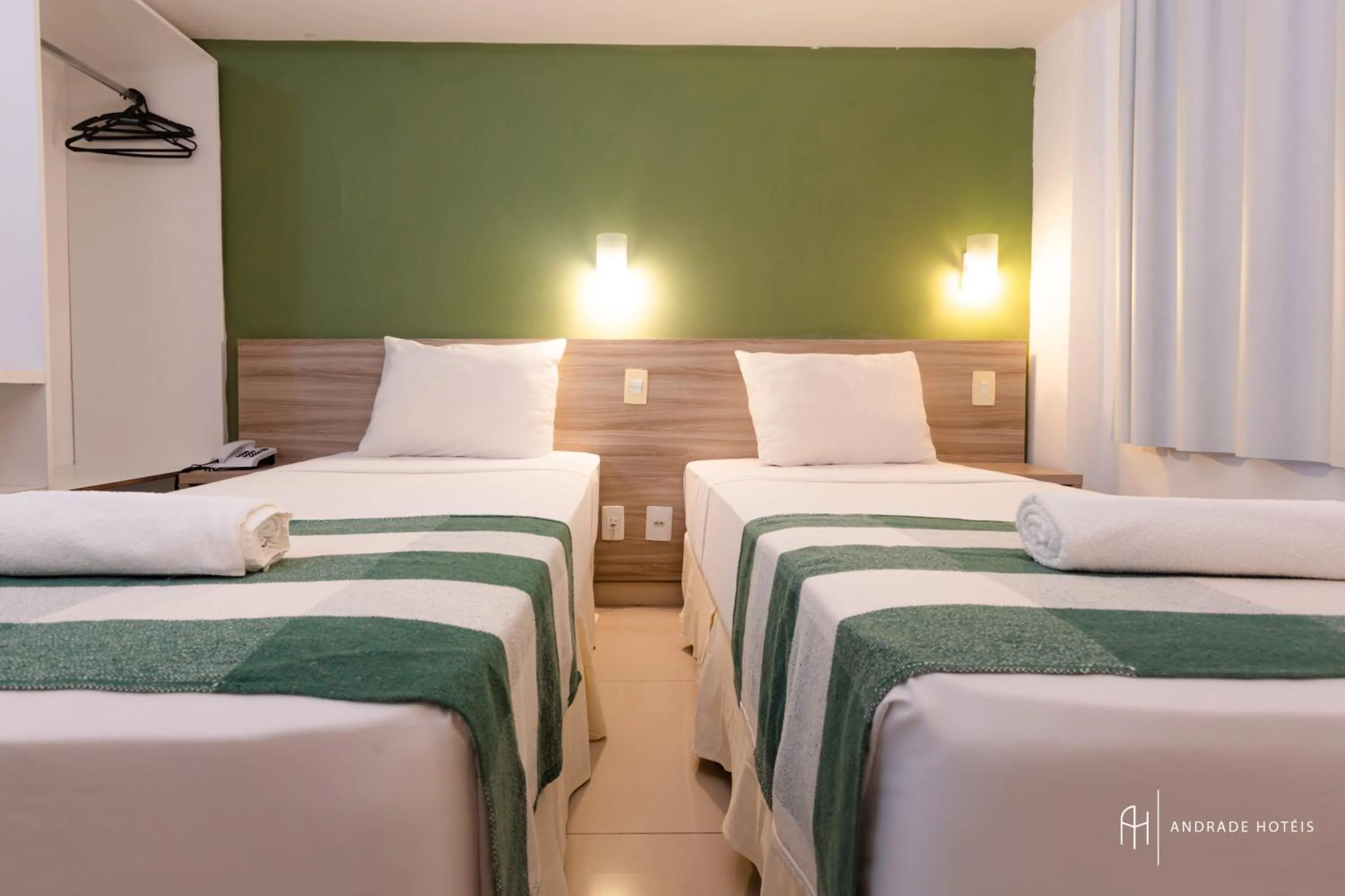 Bedroom, Bed in Rede Andrade Vela Branca