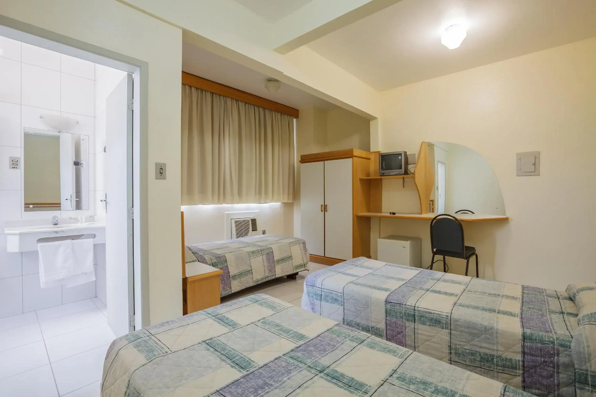 Standard Triple Room in Tri Hotel Florianópolis Standard Triple Room in Tri Hotel Florianópolis