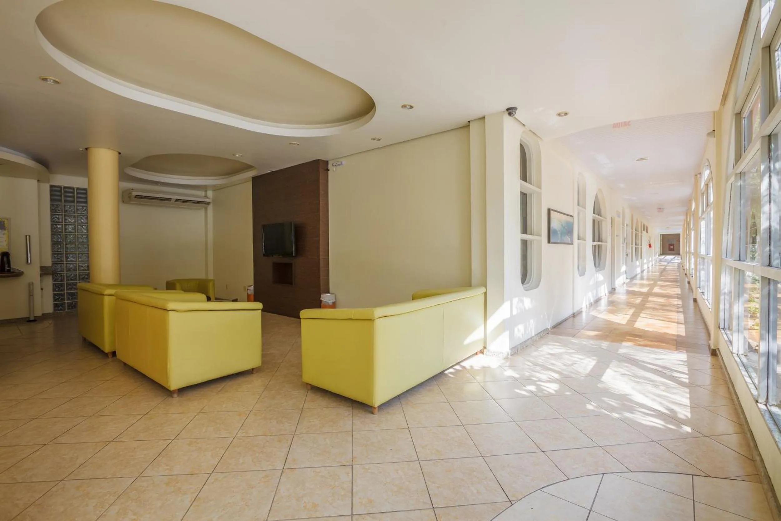 Communal lounge/ TV room in Tri Hotel Florianópolis