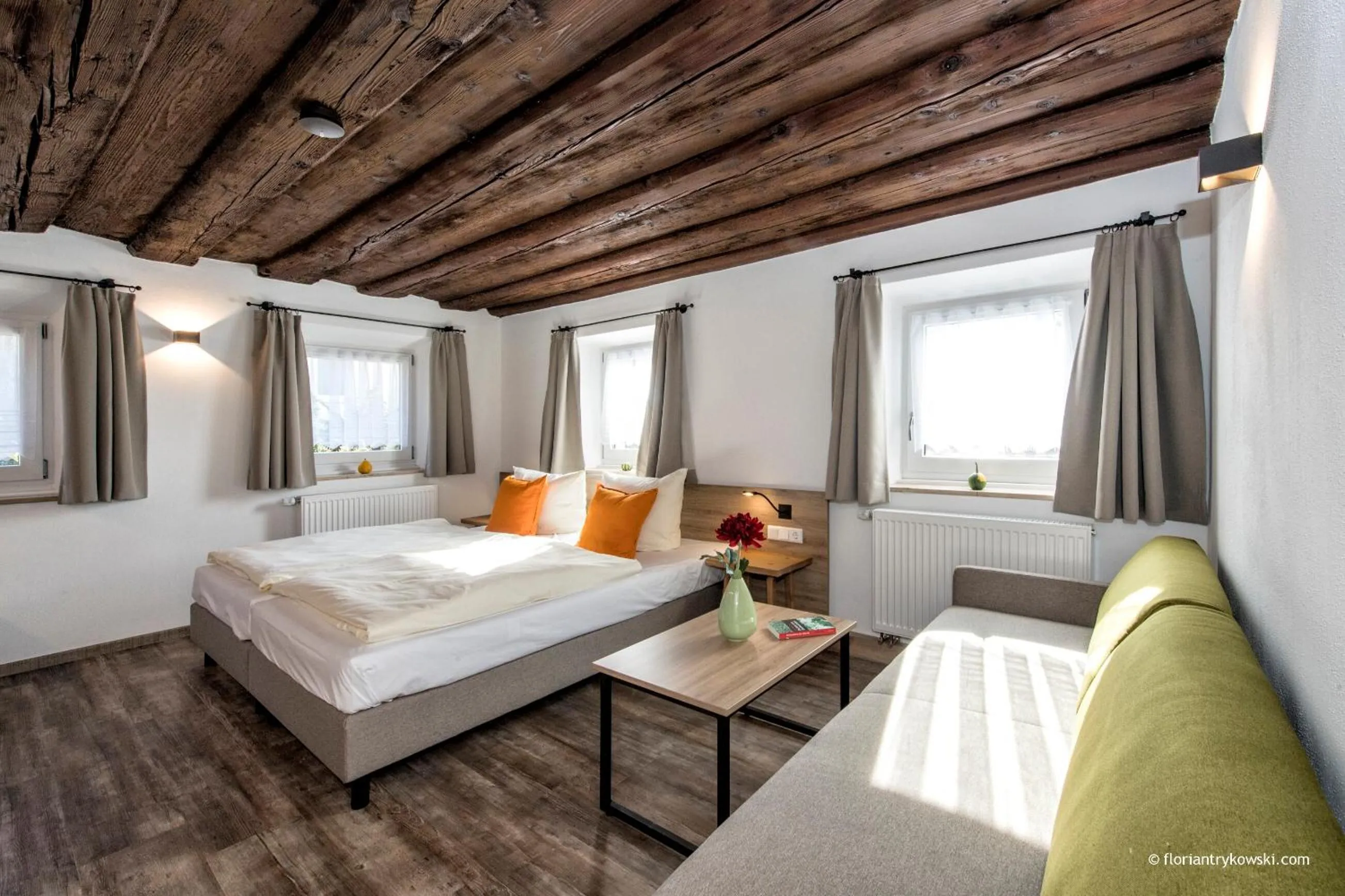 Photo of the whole room, Bed in Übernachten in der Tenne