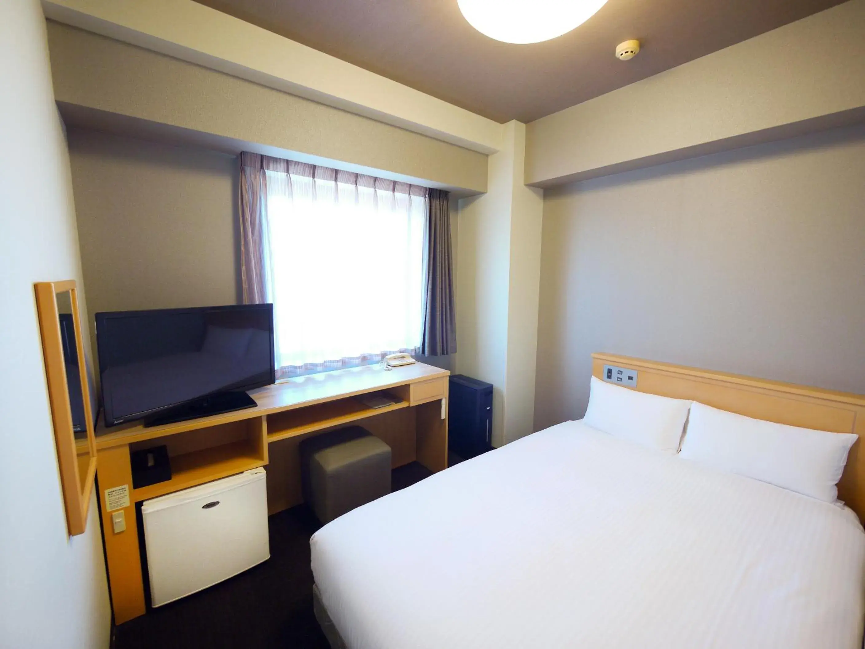 Double Room with Small Double Bed - Non-Smoking in Route Inn Grantia Hakodate Ekimae Double Room with Small Double Bed - Non-Smoking in Route Inn Grantia Hakodate Ekimae