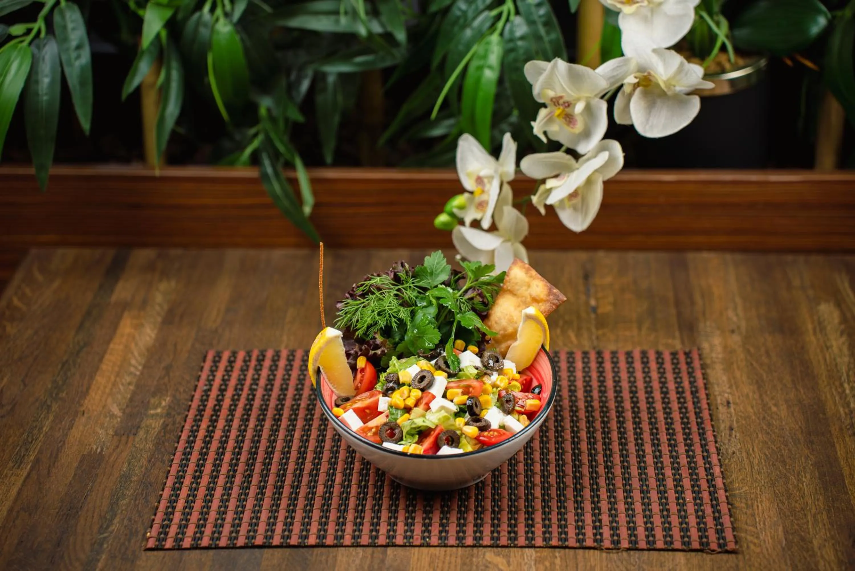 Restaurant/places to eat in Grand Vaves Hotel