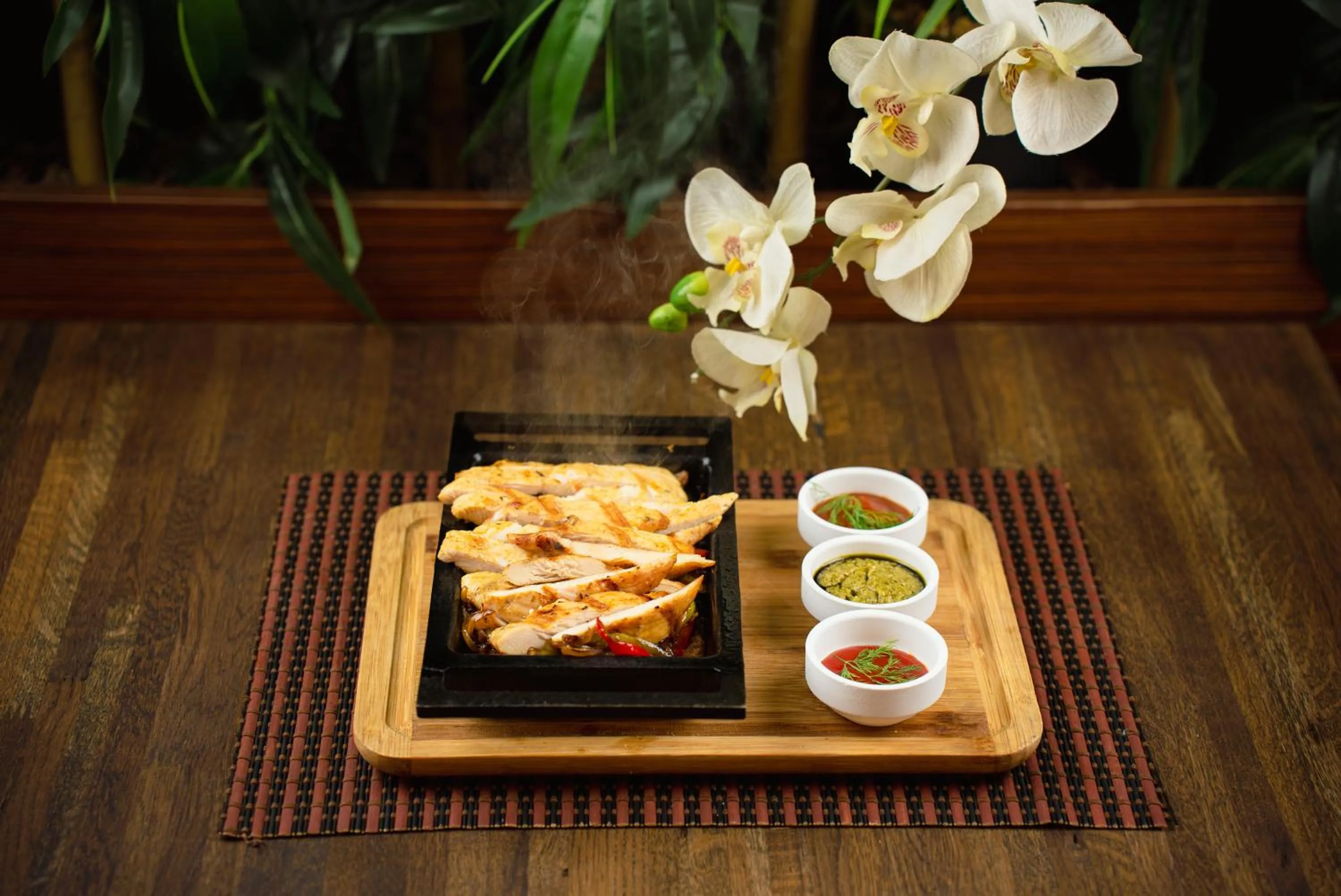 Restaurant/places to eat in Grand Vaves Hotel